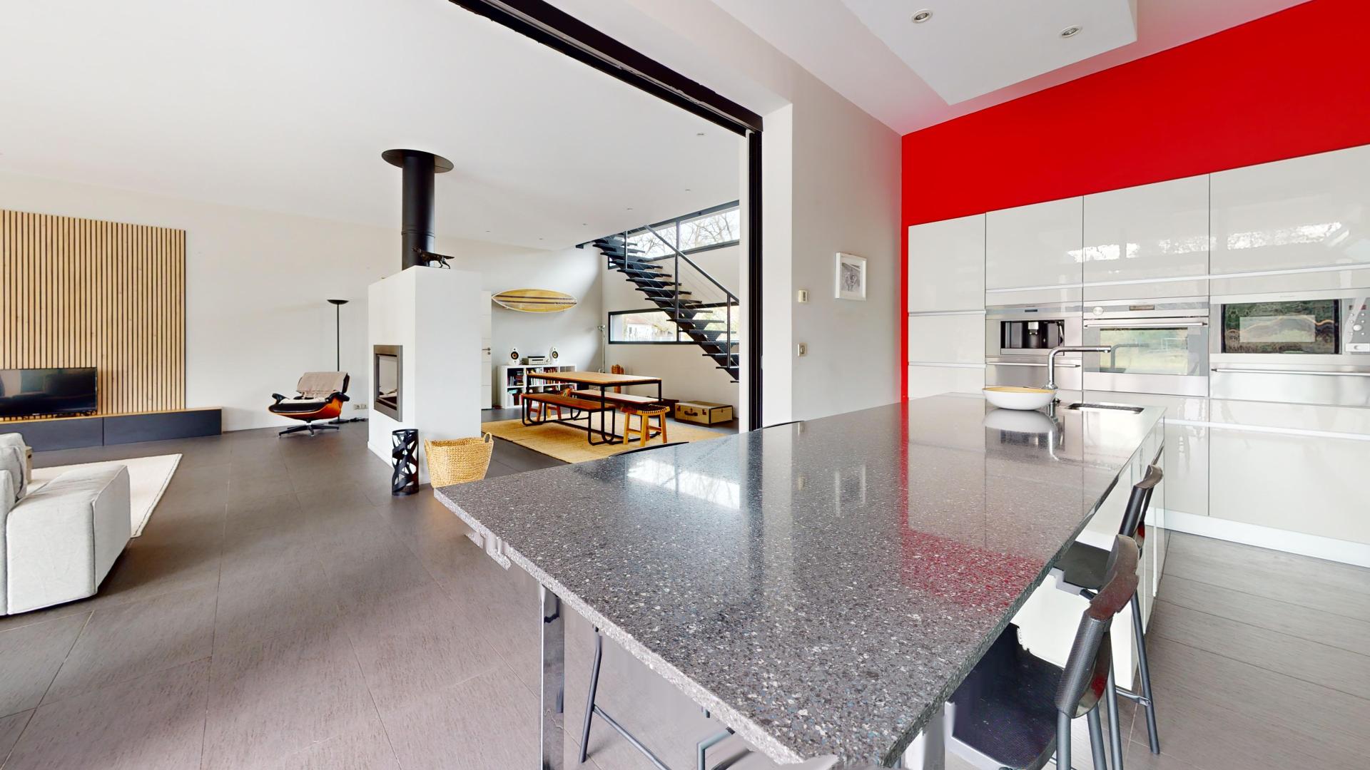 Photo 7 of the listing.