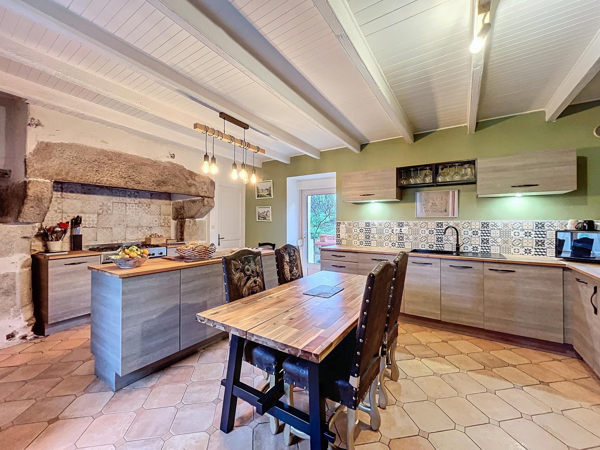 Photo 7 of the listing.