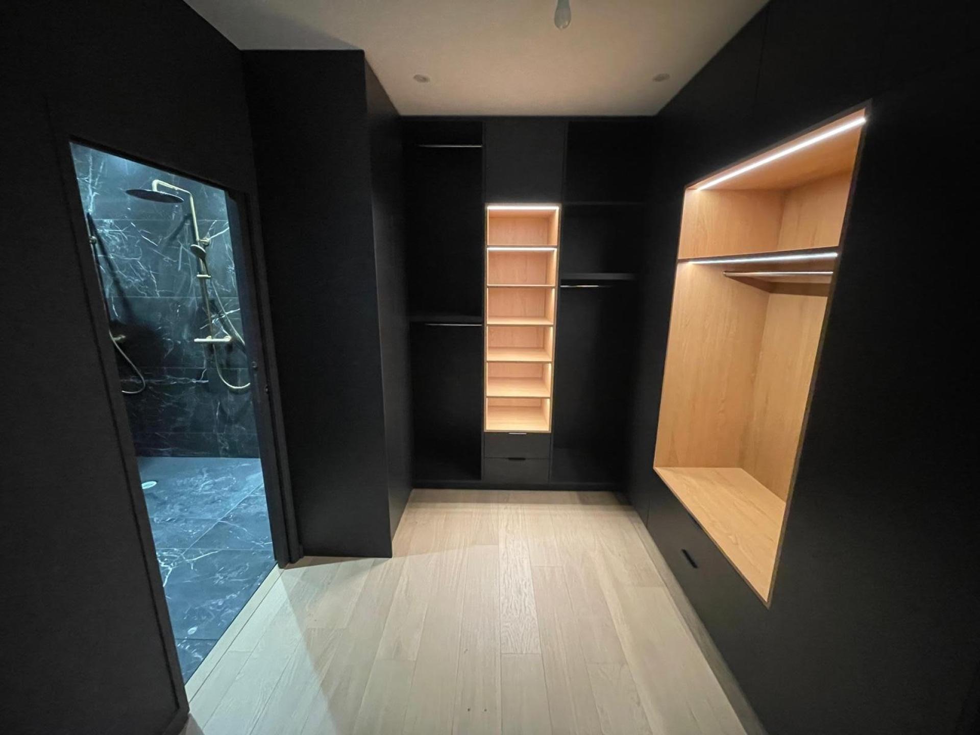 Photo 7 of the listing.