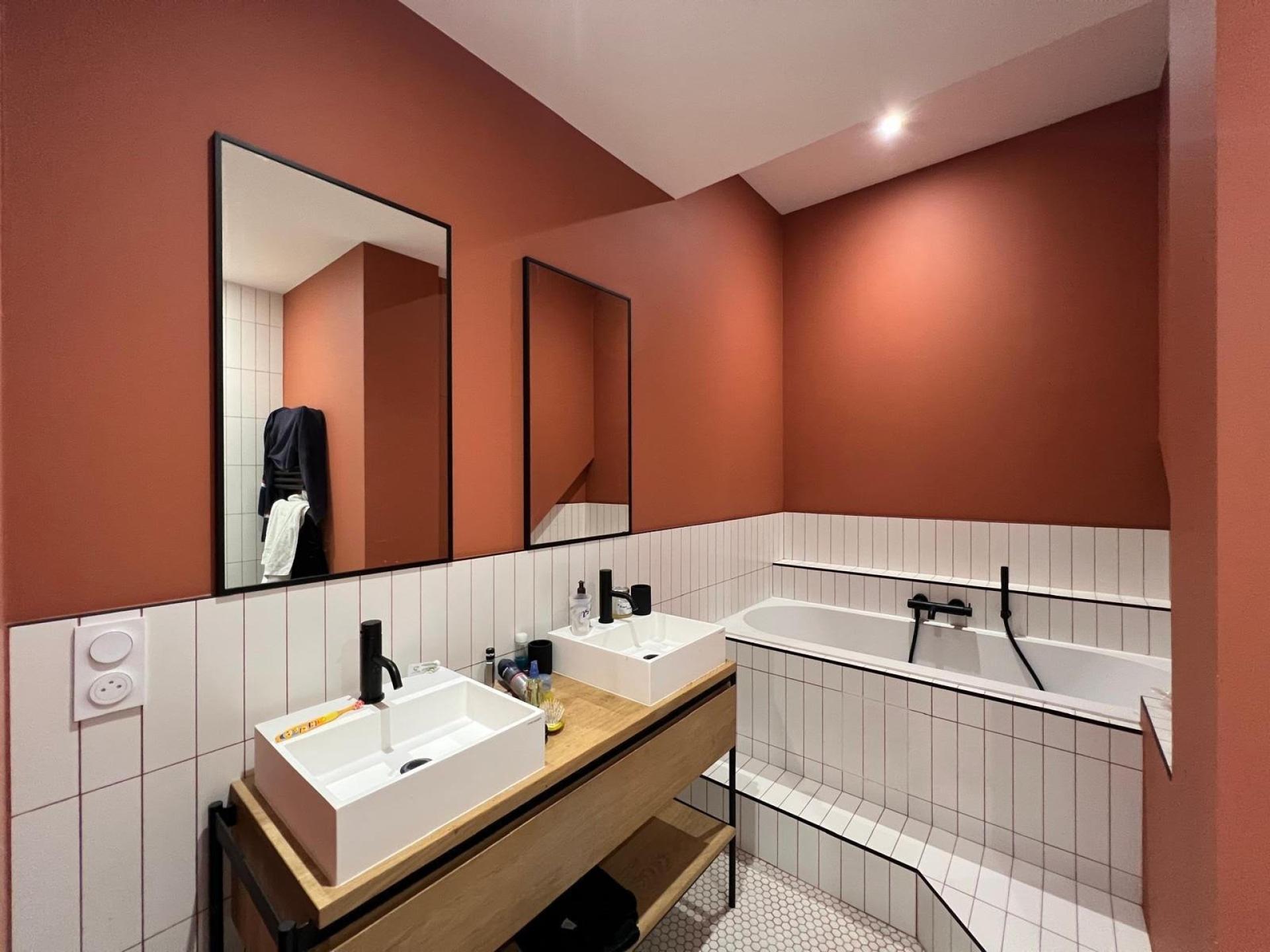 Photo 6 of the listing.