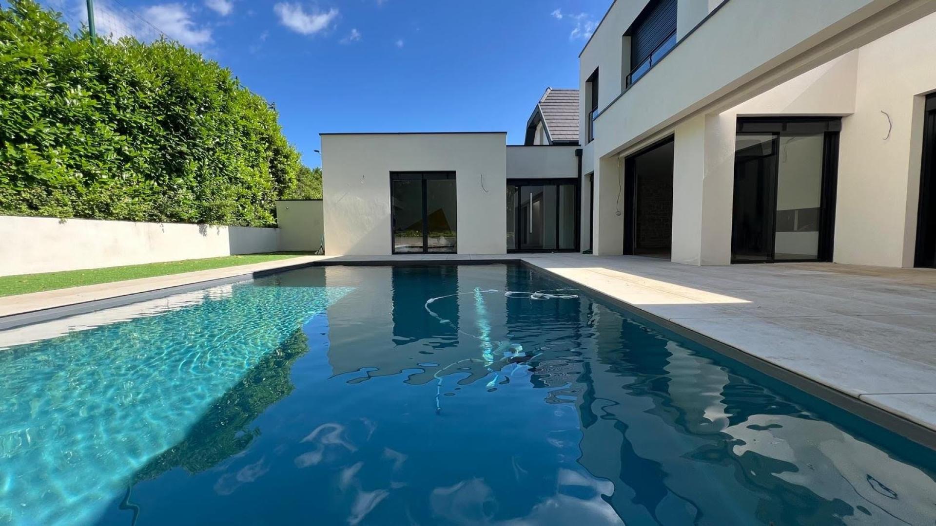 Photo 11 of the listing.