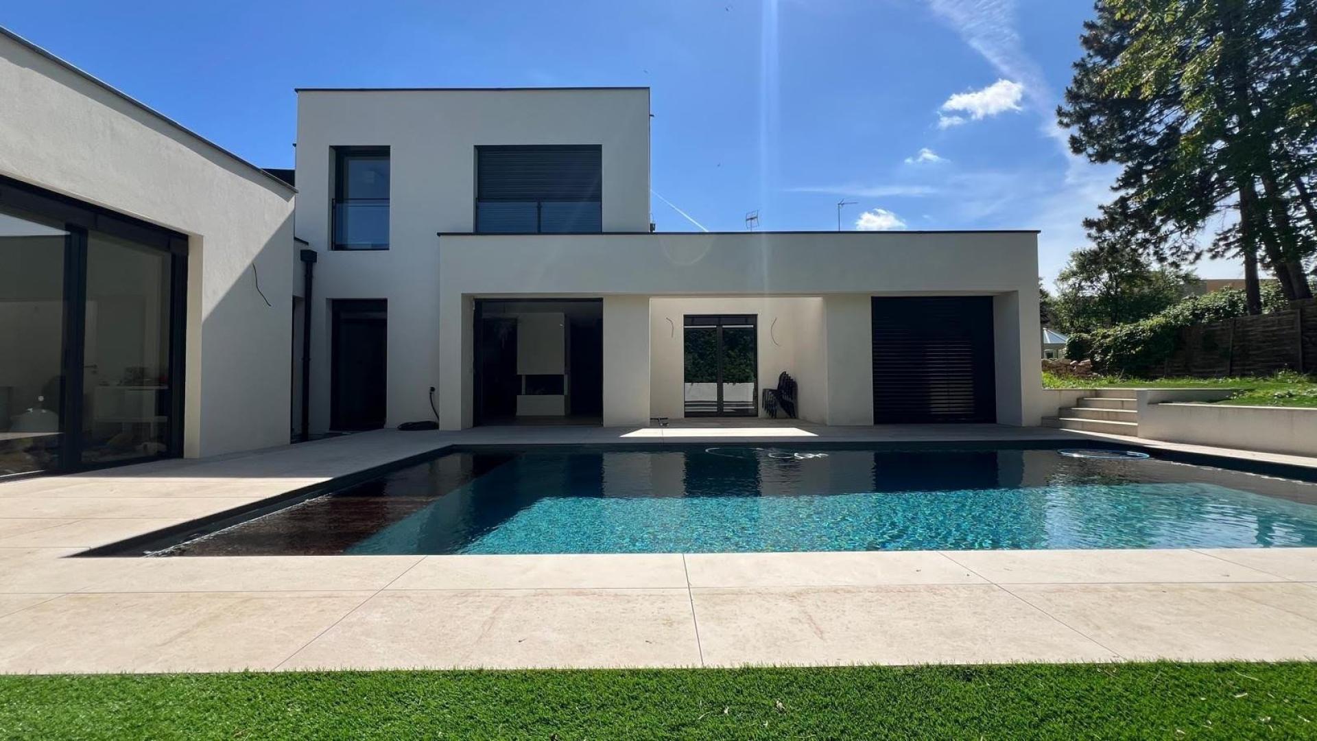 Photo 10 of the listing.