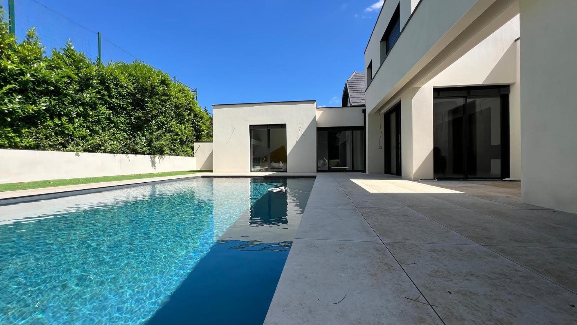 Photo 9 of the listing.