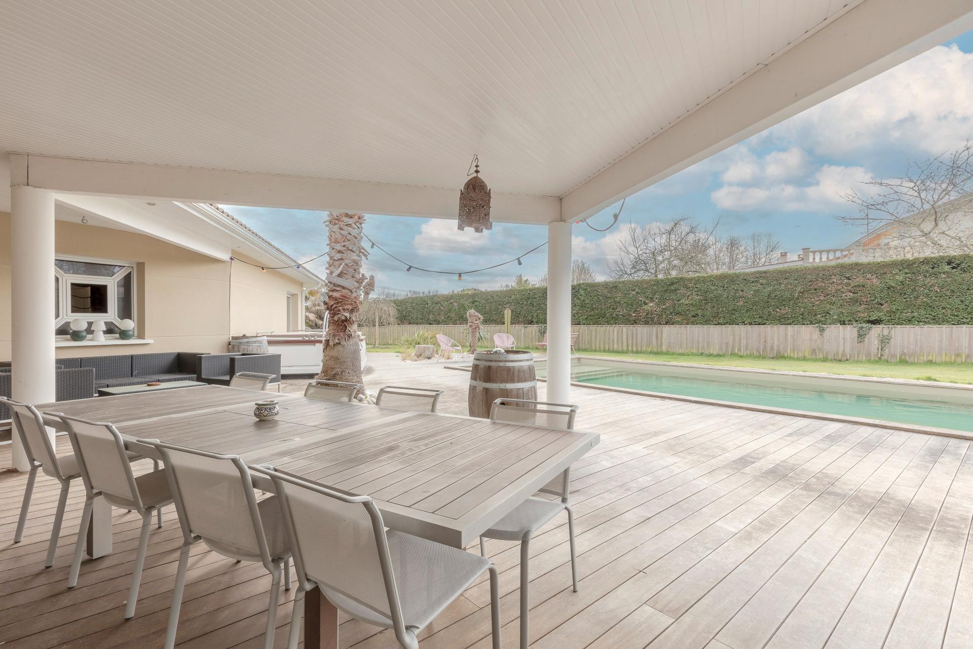 Photo 2 of the listing.