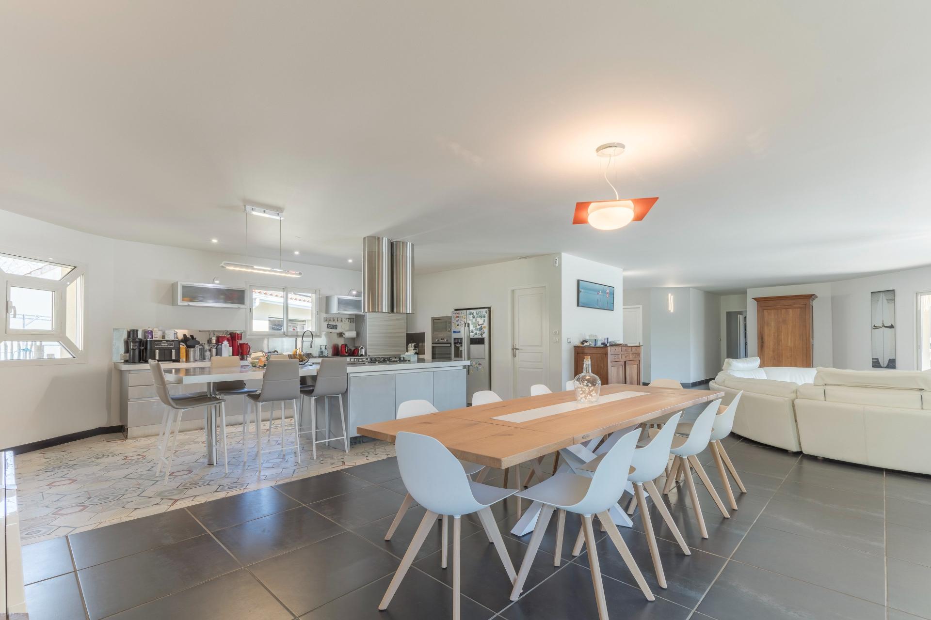 Photo 3 of the listing.