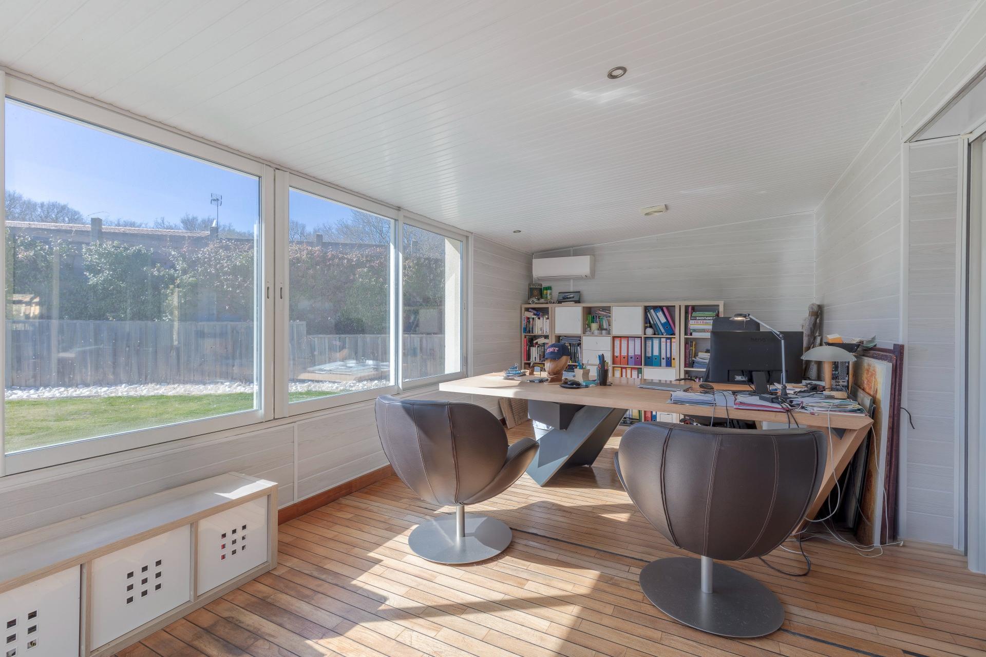 Photo 7 of the listing.