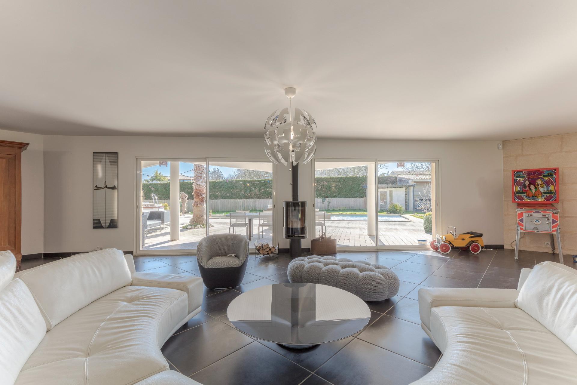 Photo 4 of the listing.