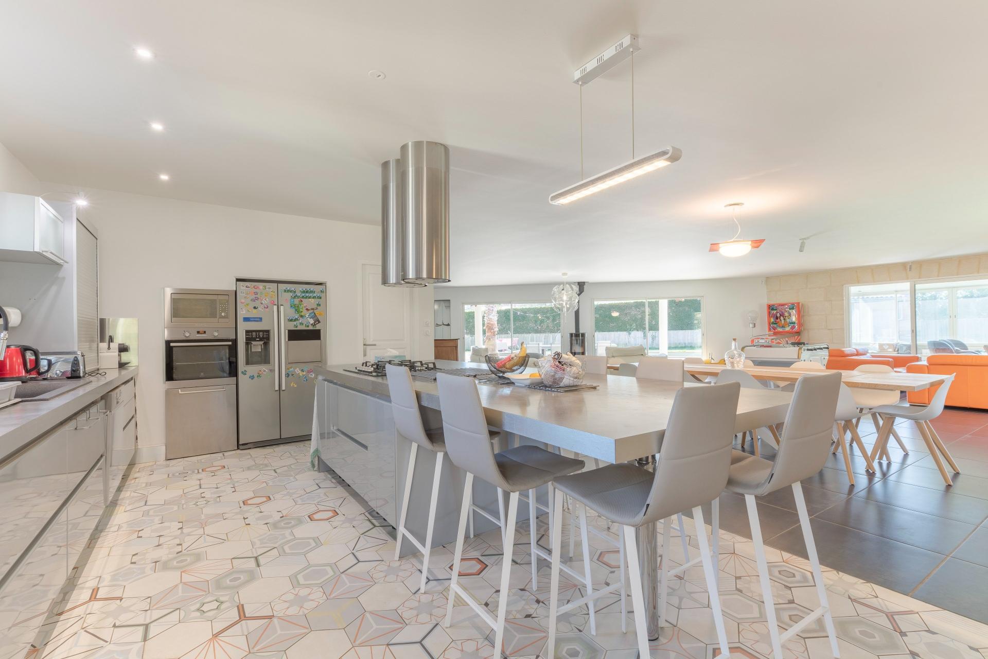 Photo 8 of the listing.