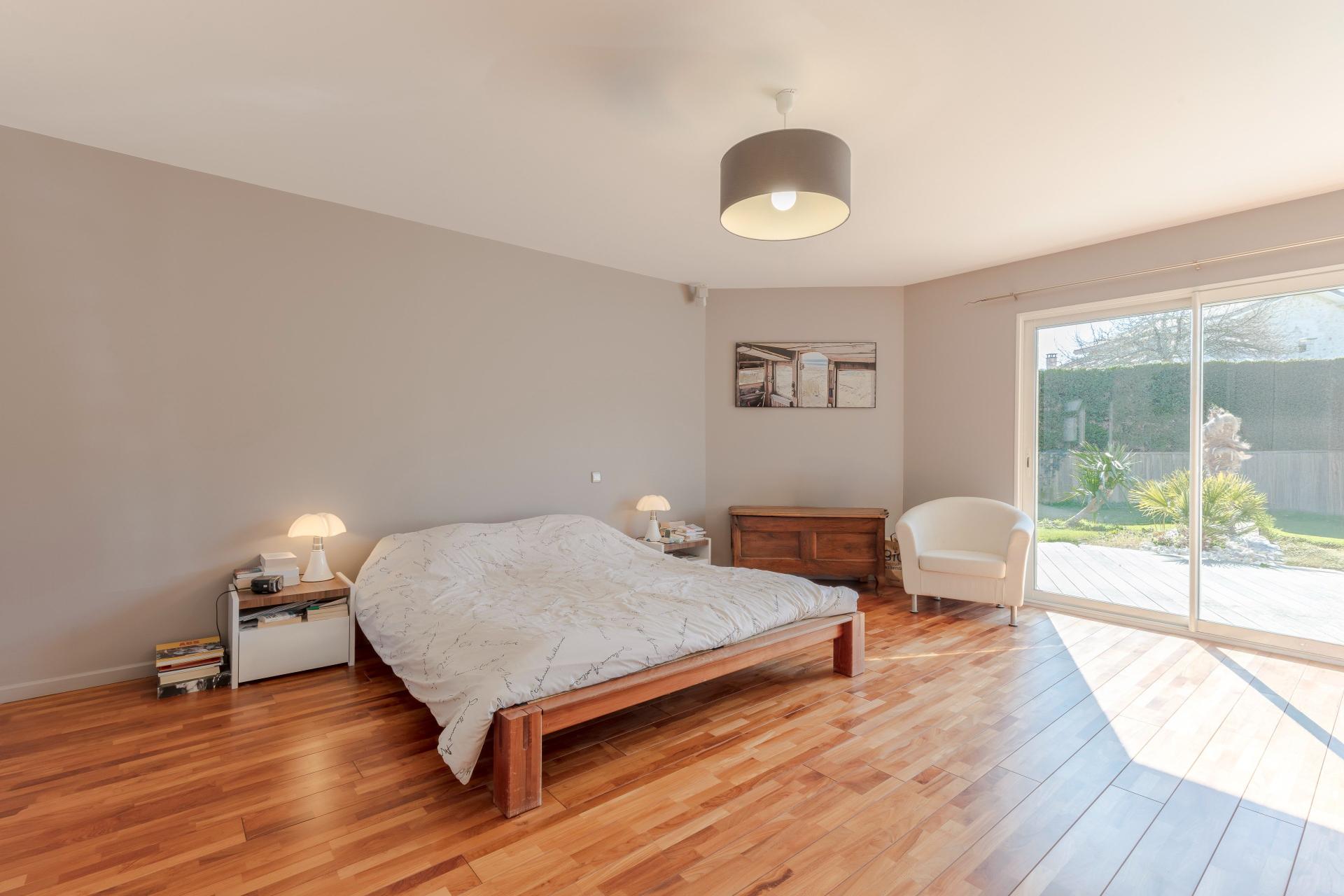 Photo 5 of the listing.