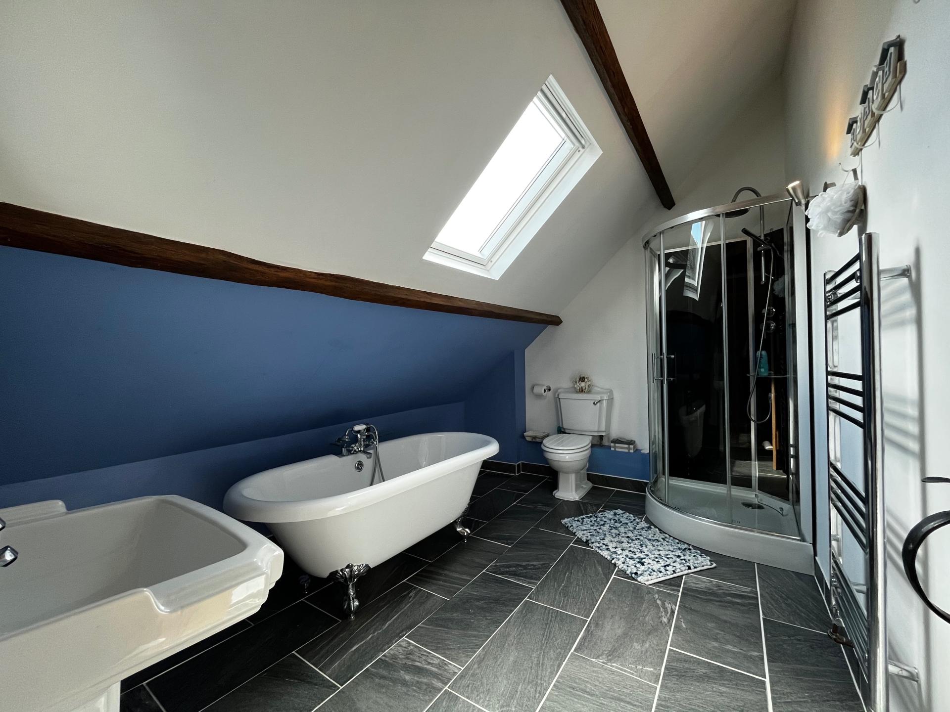 Photo 7 of the listing.