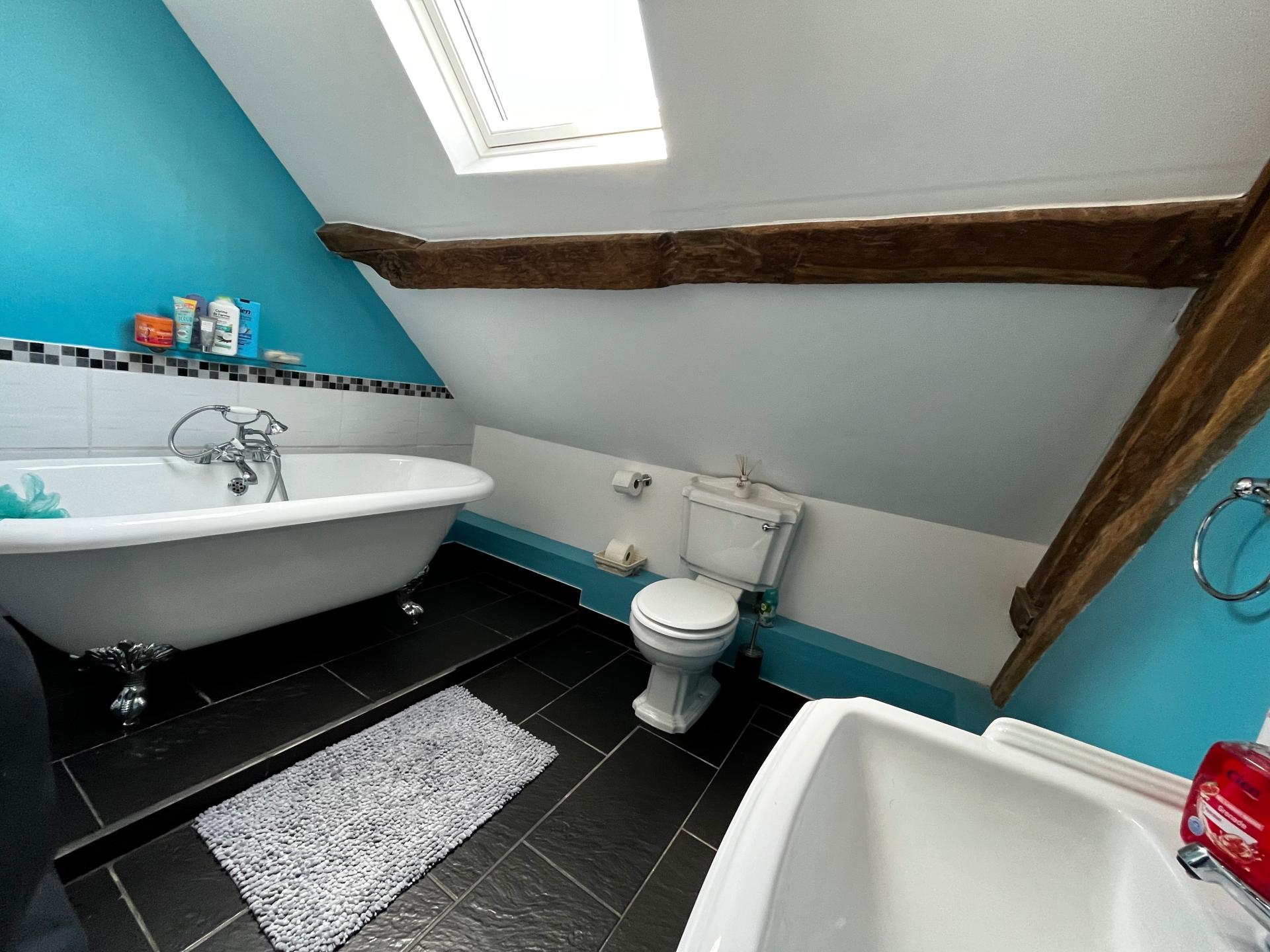 Photo 10 of the listing.