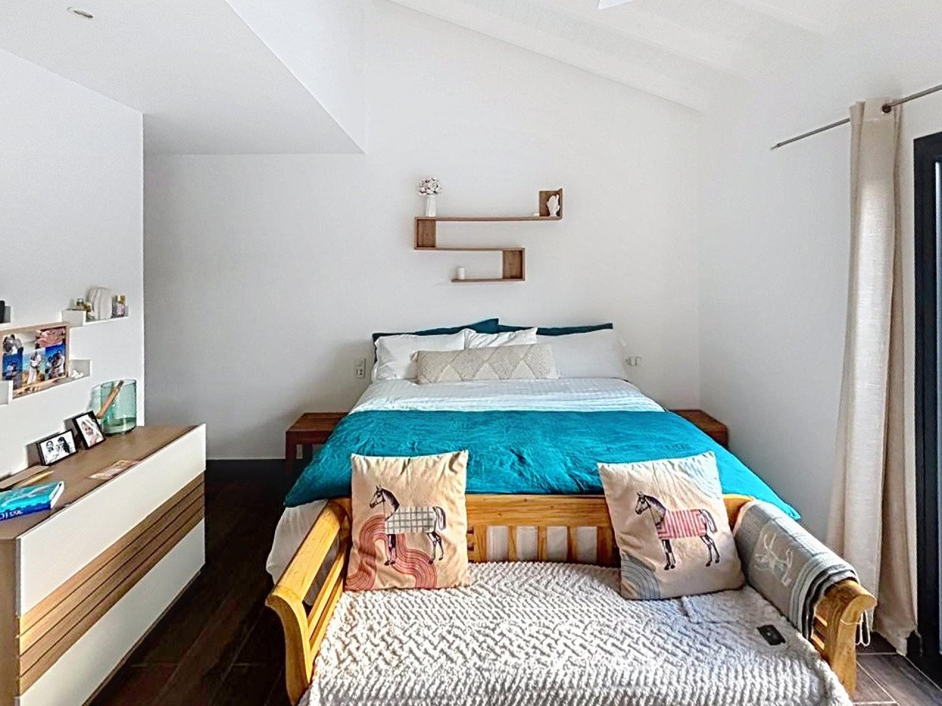 Photo 8 of the listing.