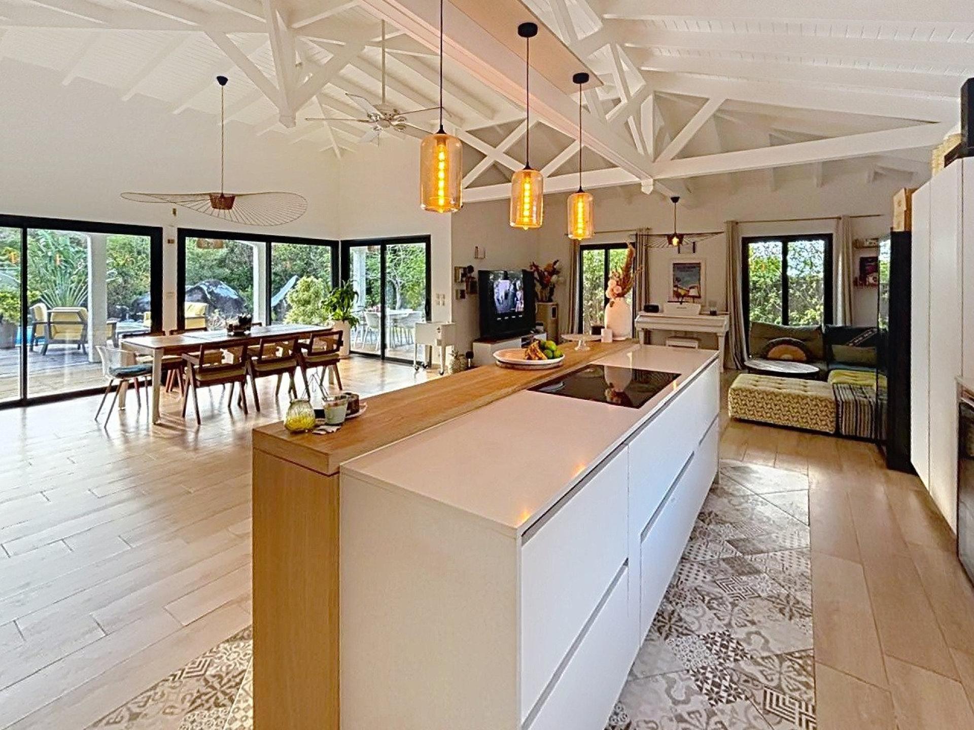 Photo 2 of the listing.