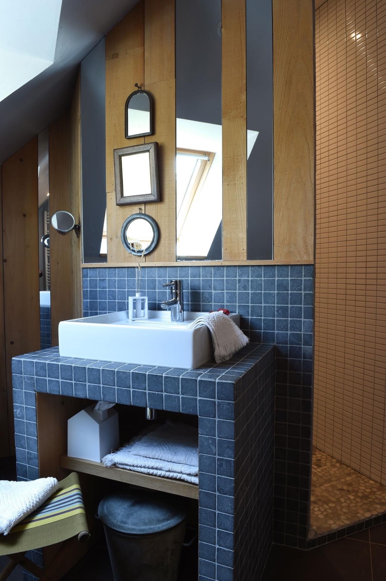 Photo 17 of the listing.