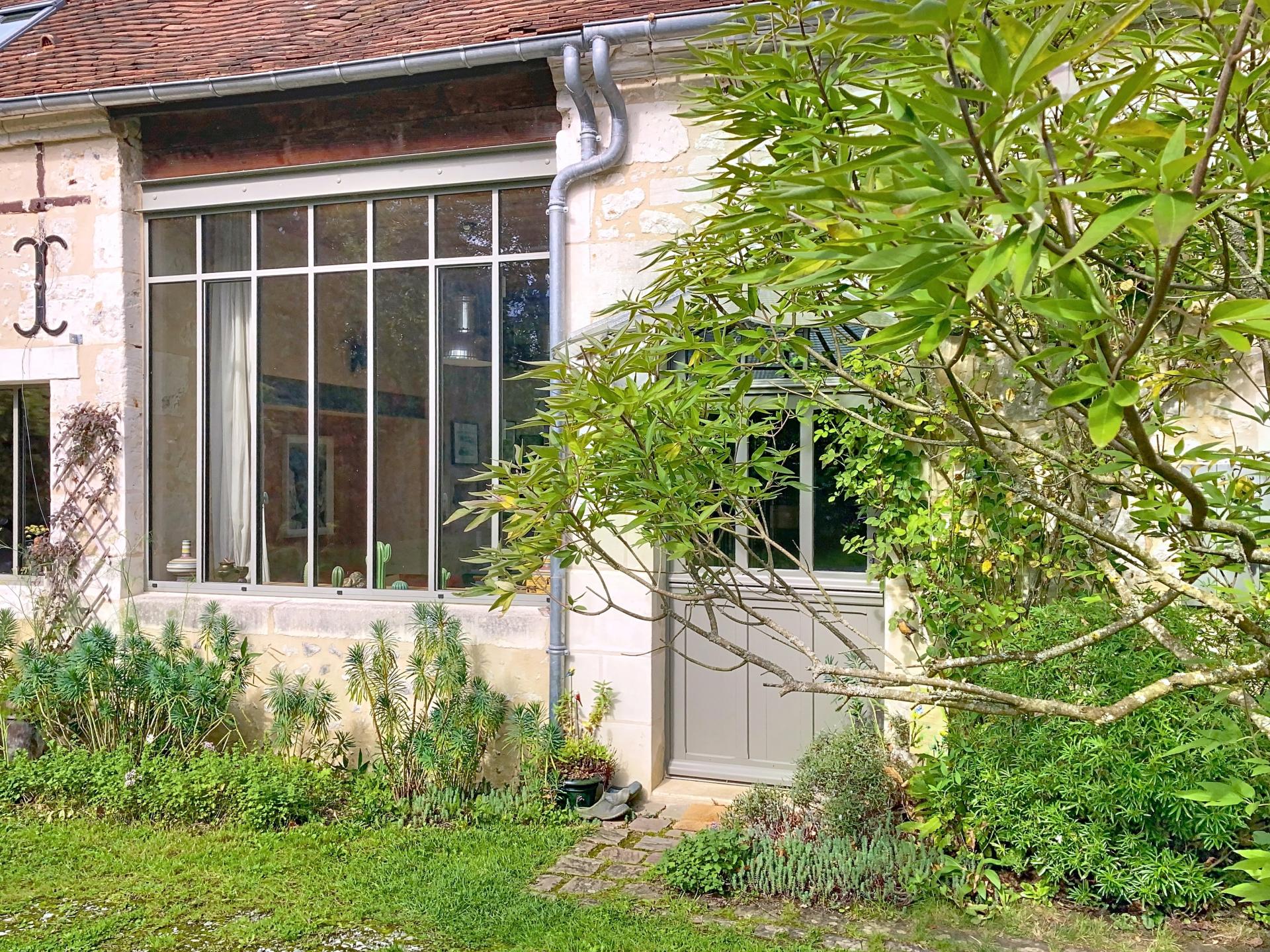 Photo 2 of the listing.