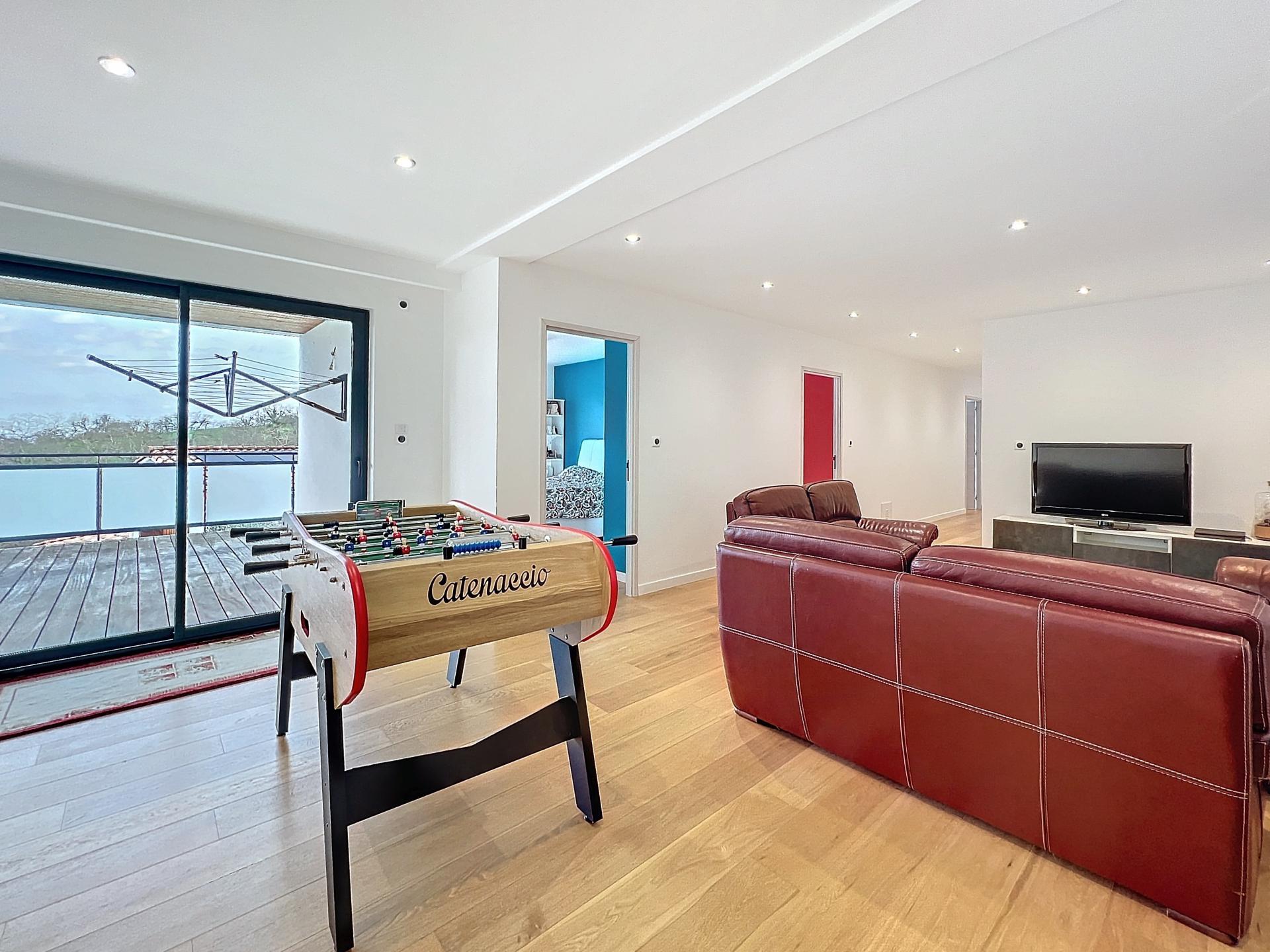 Photo 10 of the listing.