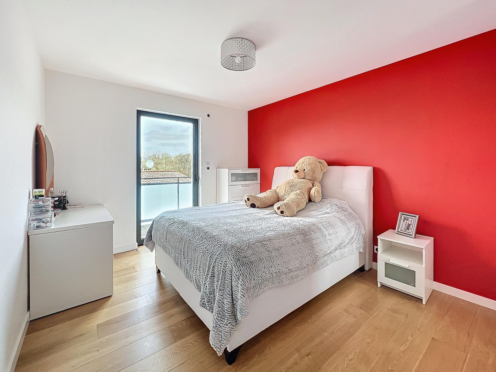 Photo 5 of the listing.