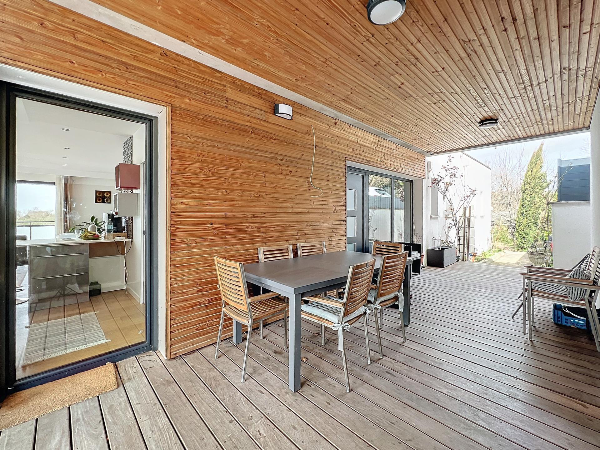 Photo 7 of the listing.