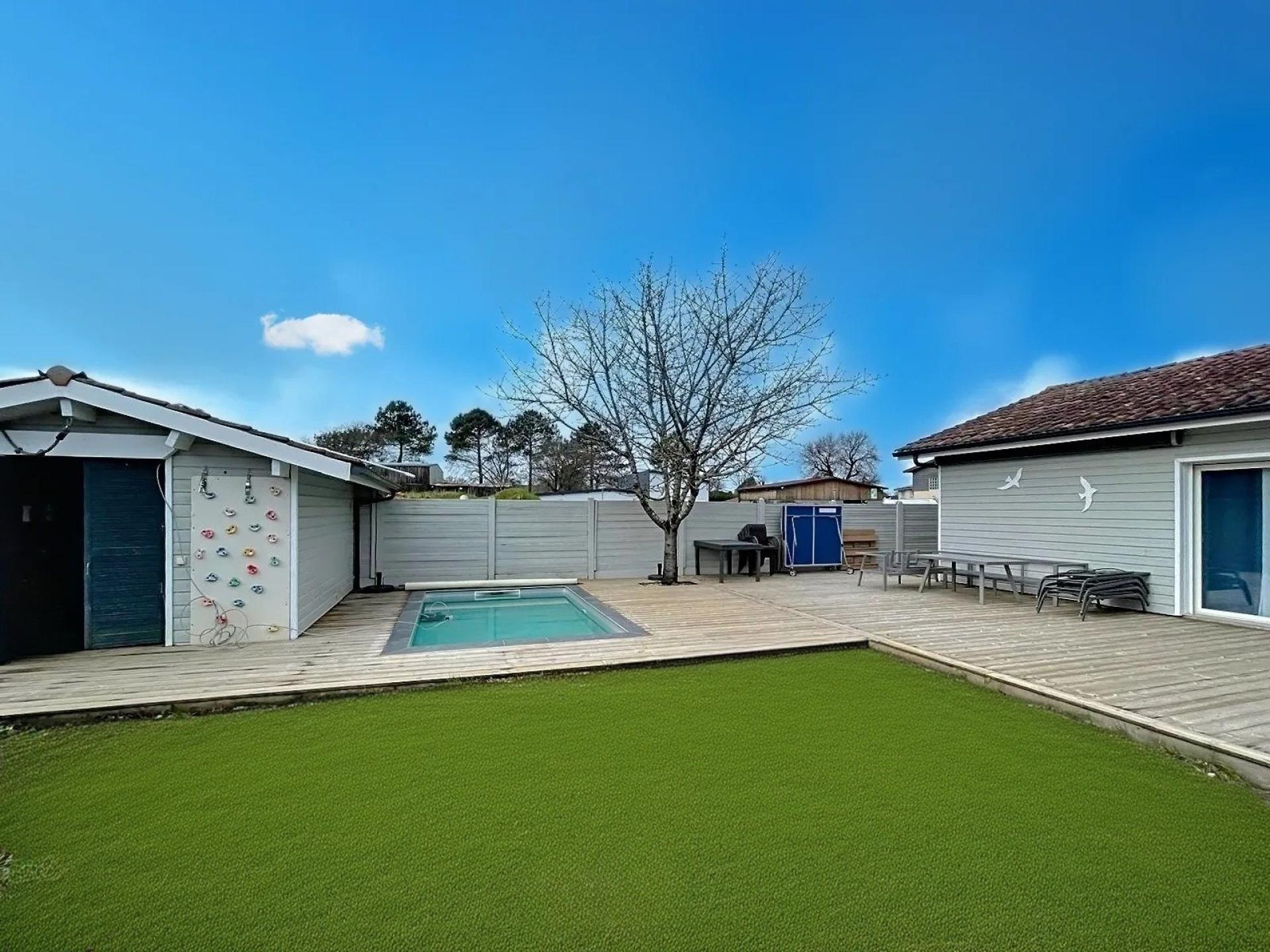 Photo 2 of the listing.