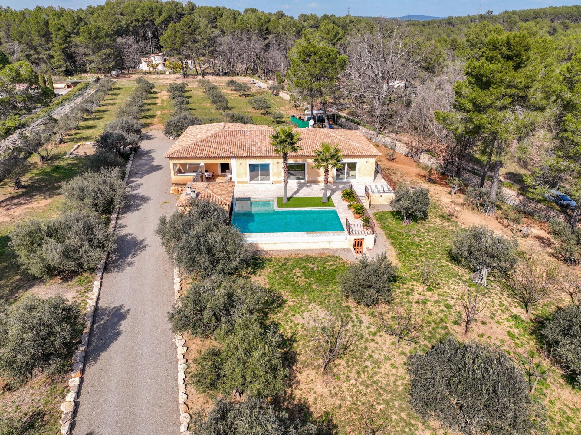 Photo 4 of the listing.