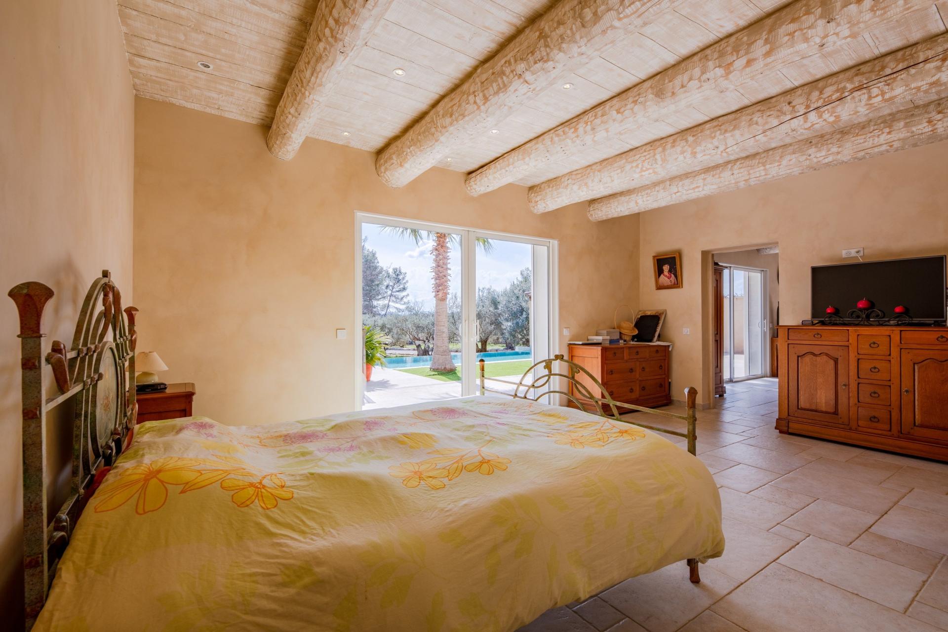 Photo 11 of the listing.