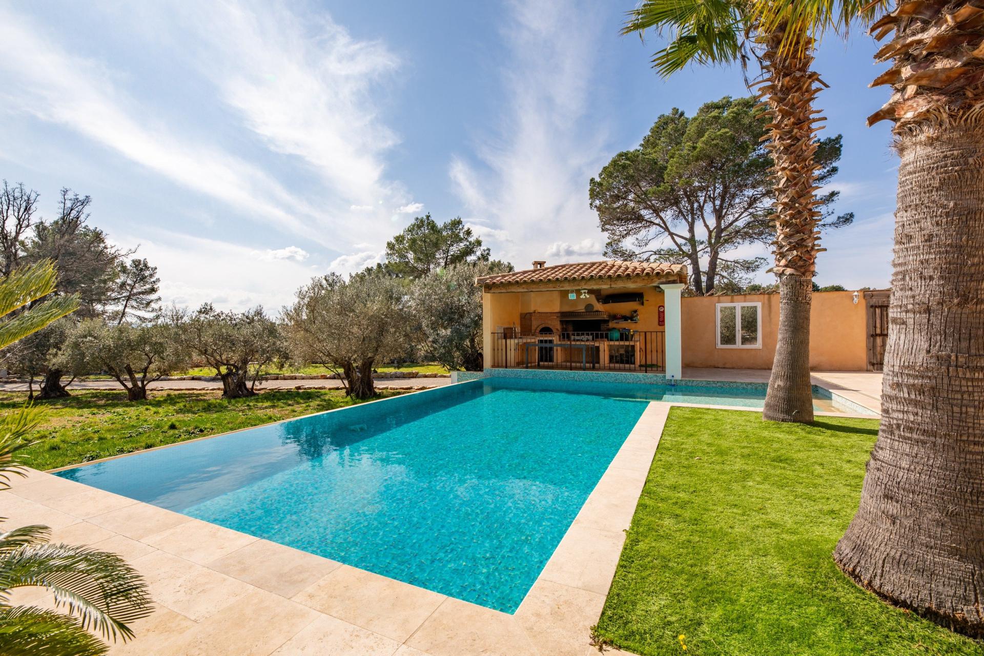 Photo 15 of the listing.