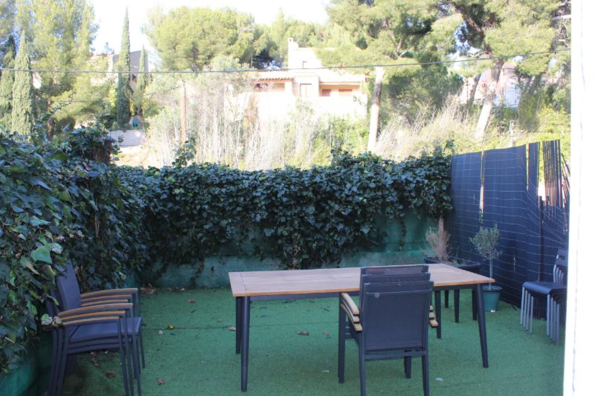 Photo 2 of the listing.