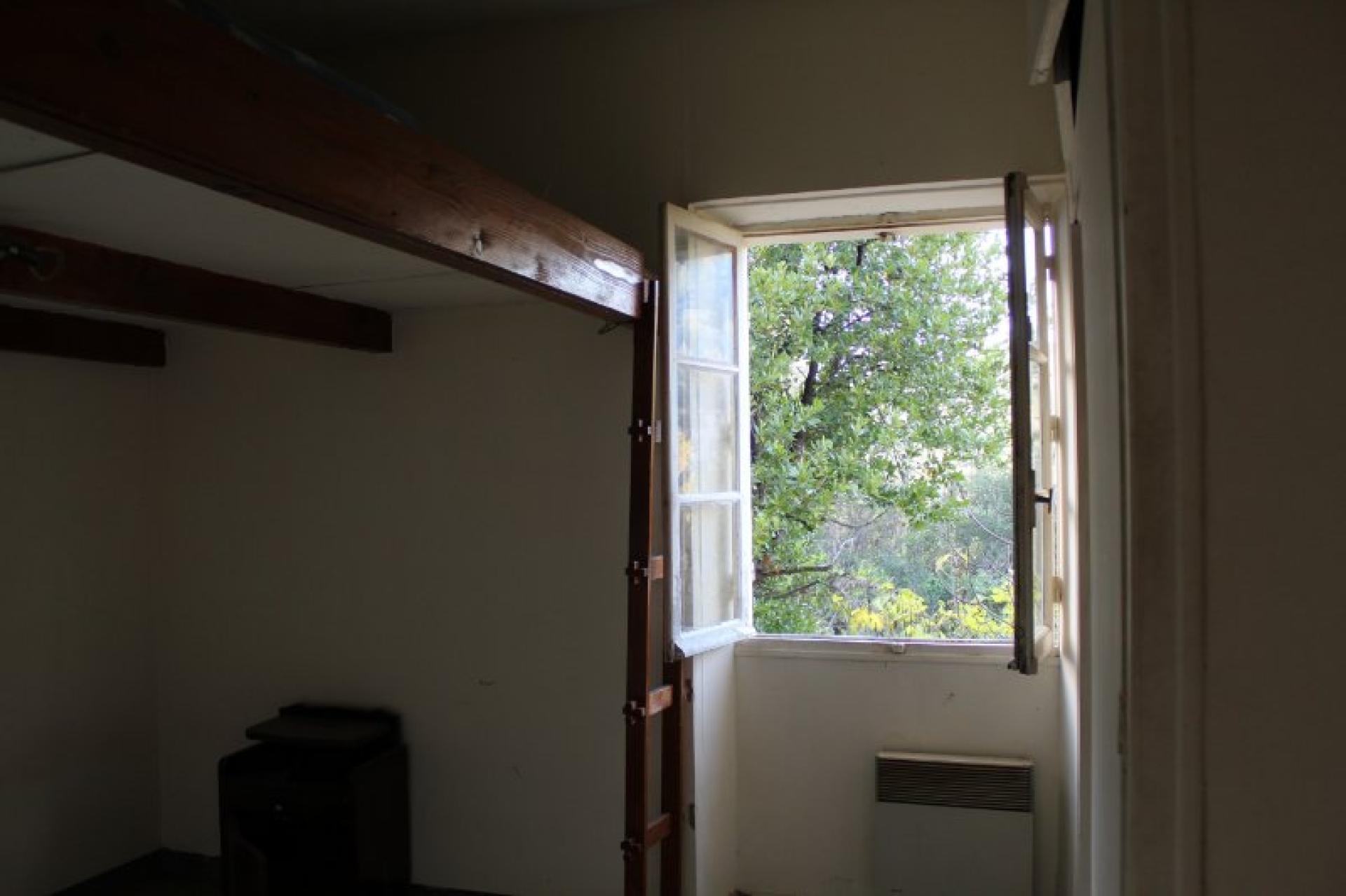 Photo 9 of the listing.