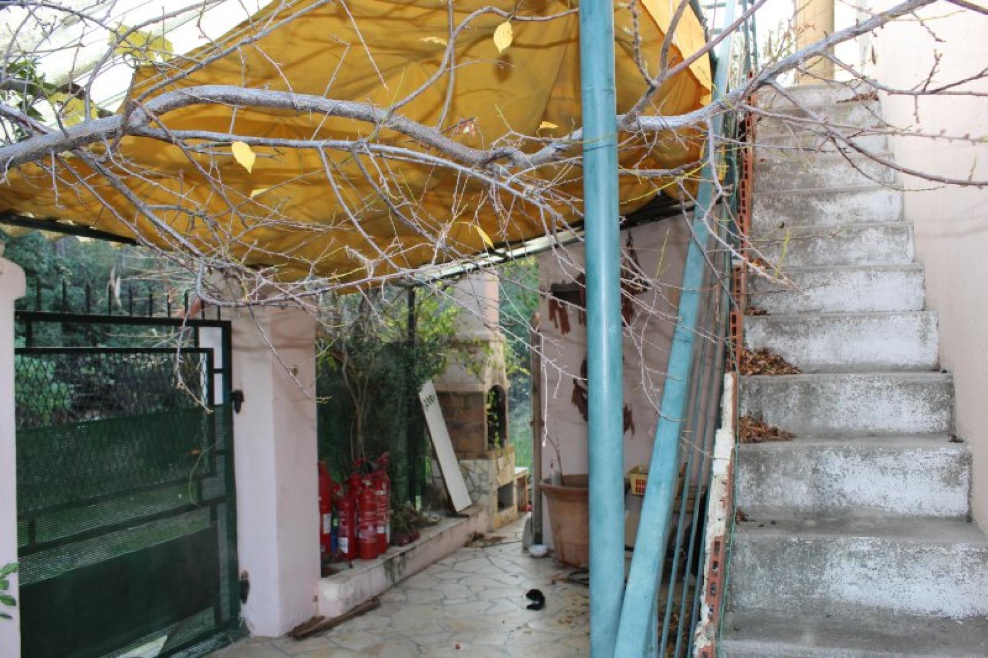 Photo 7 of the listing.