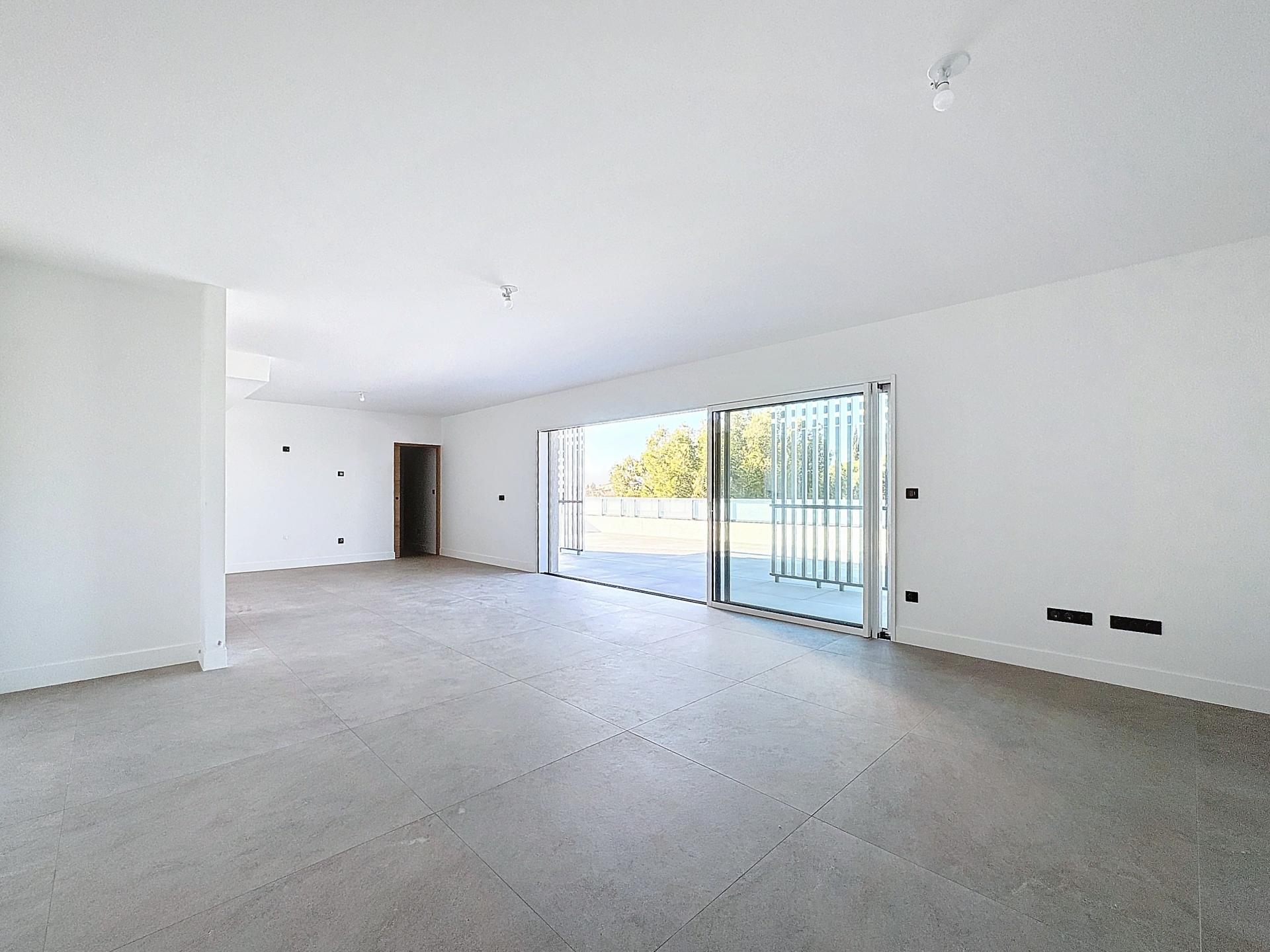 Photo 4 of the listing.