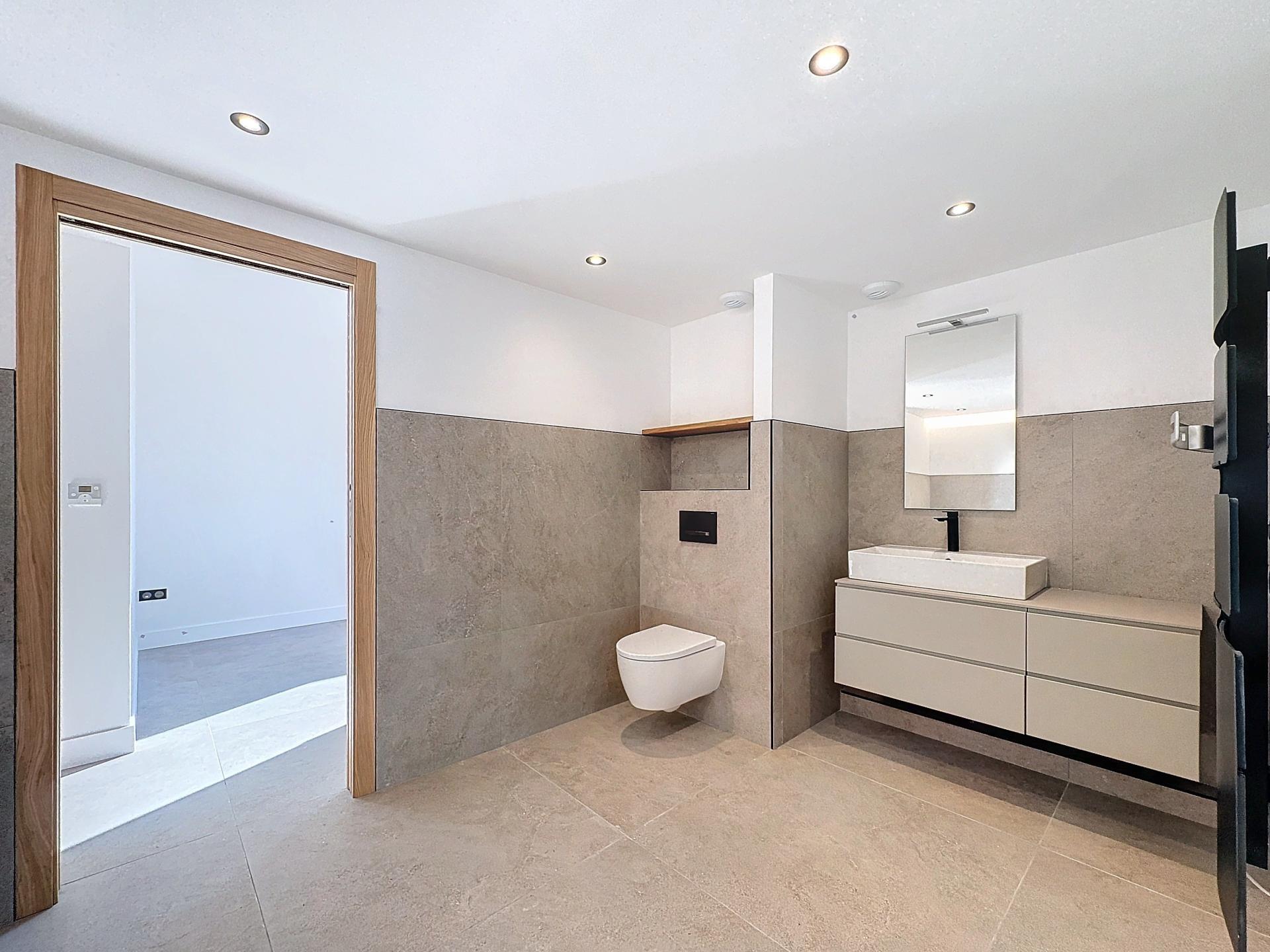 Photo 9 of the listing.