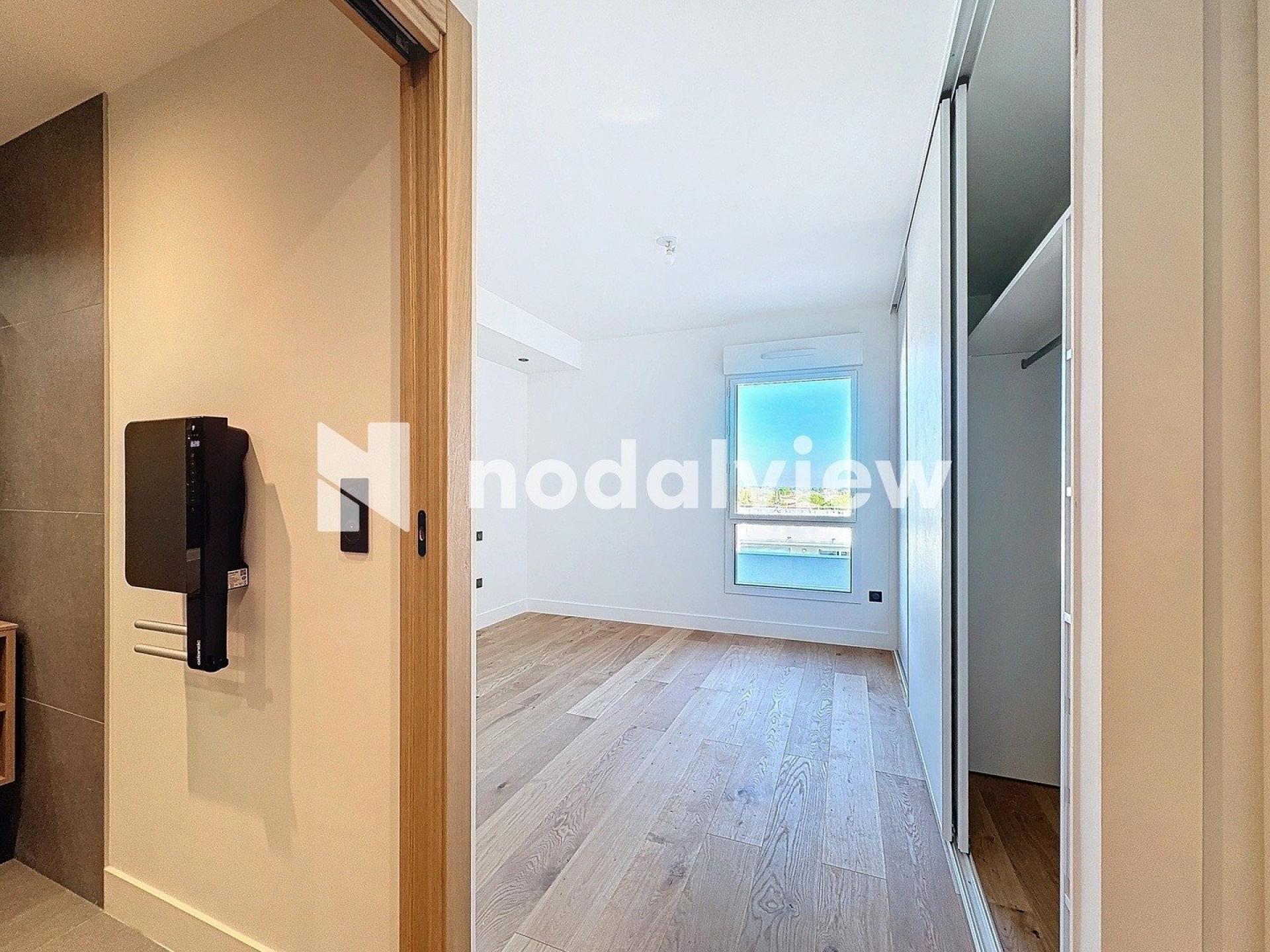 Photo 8 of the listing.