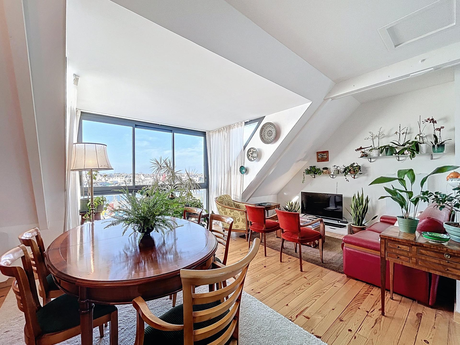 Photo 2 of the listing.