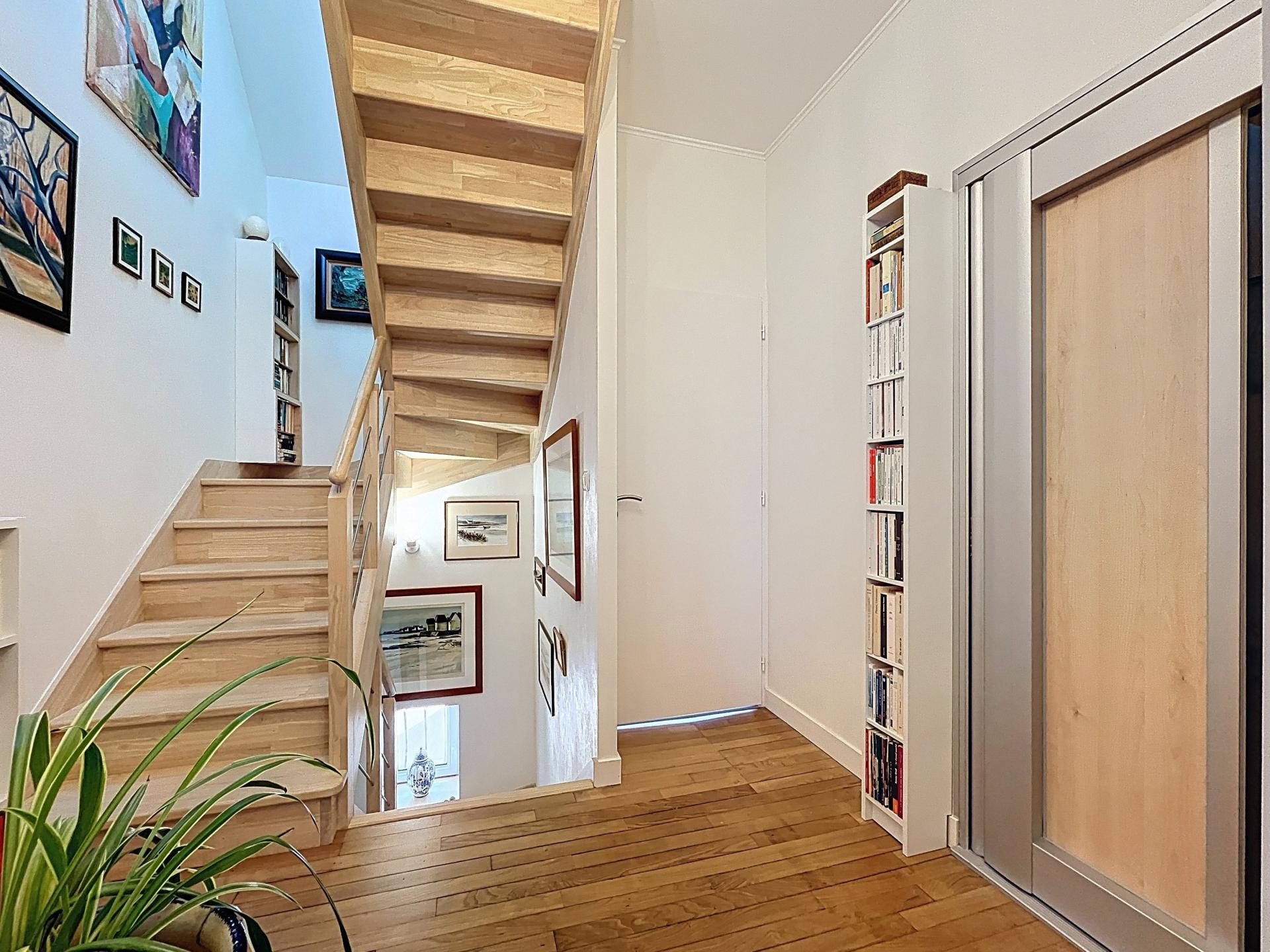 Photo 5 of the listing.