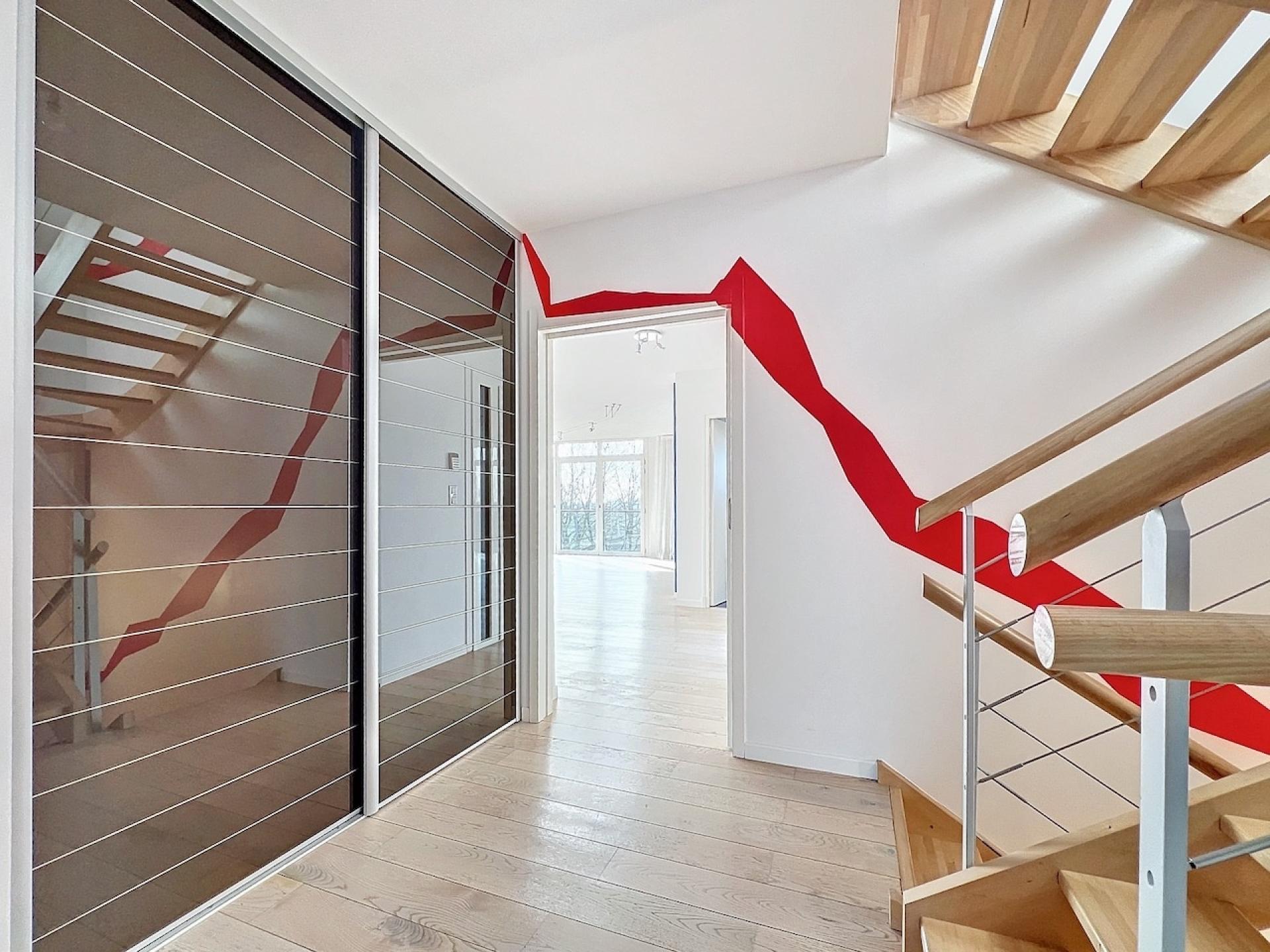 Photo 11 of the listing.