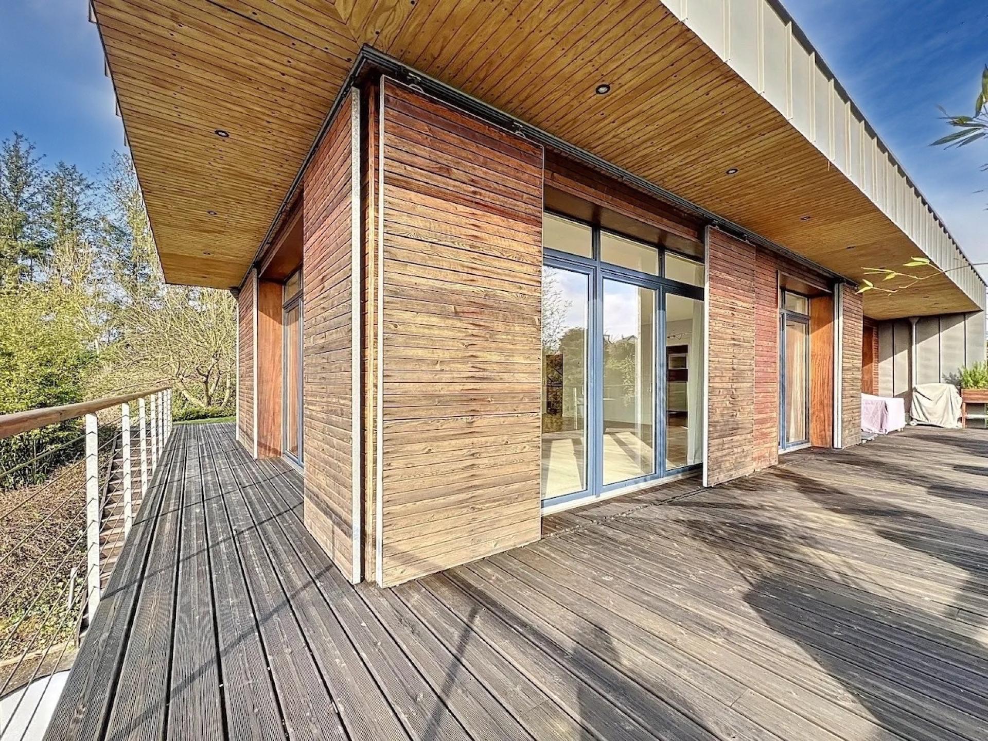 Photo 12 of the listing.