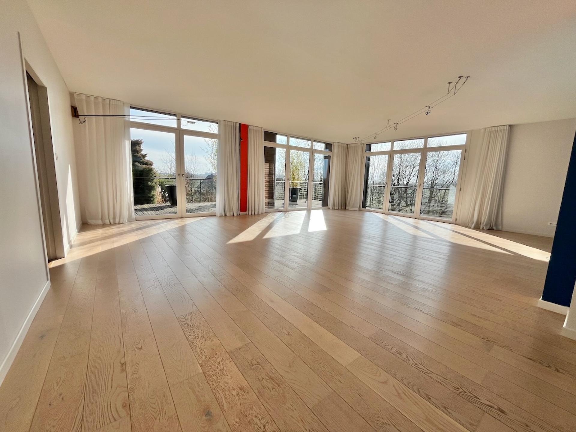 Photo 13 of the listing.