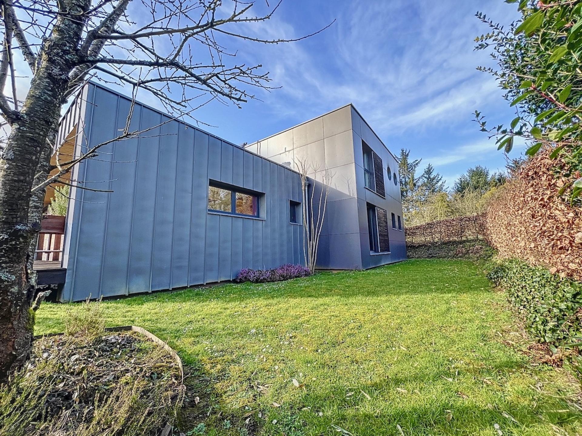 Photo 7 of the listing.