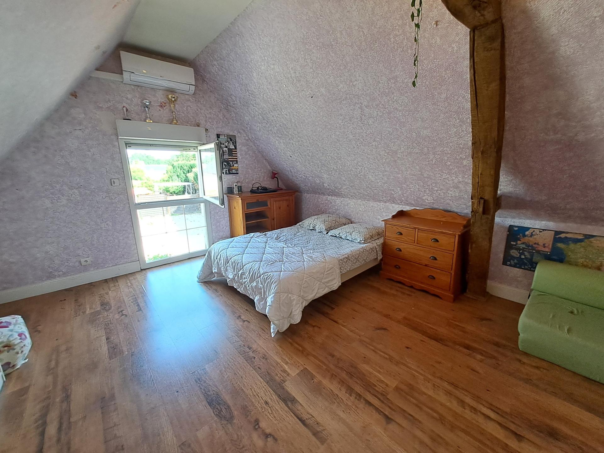 Photo 7 of the listing.