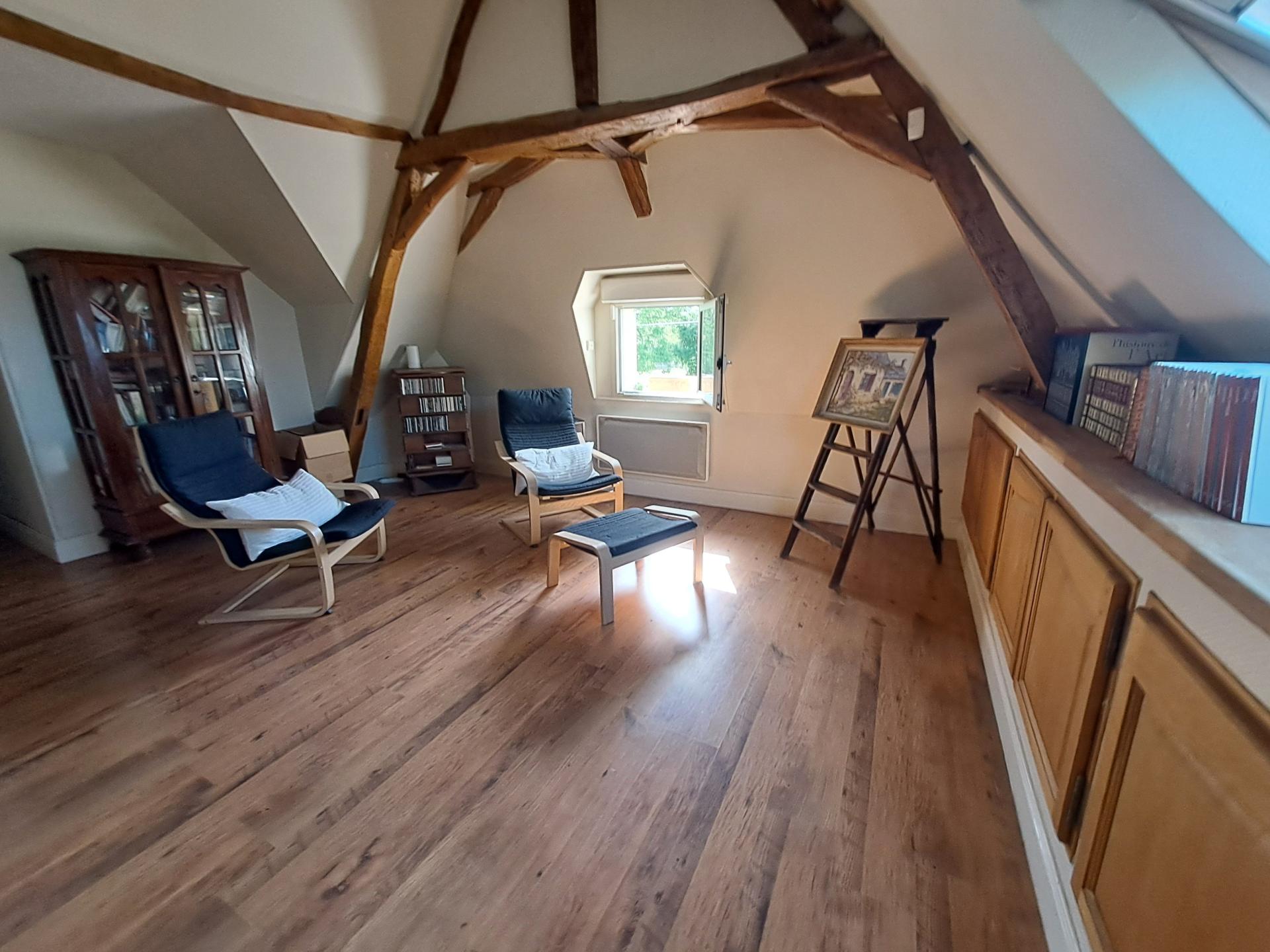 Photo 6 of the listing.
