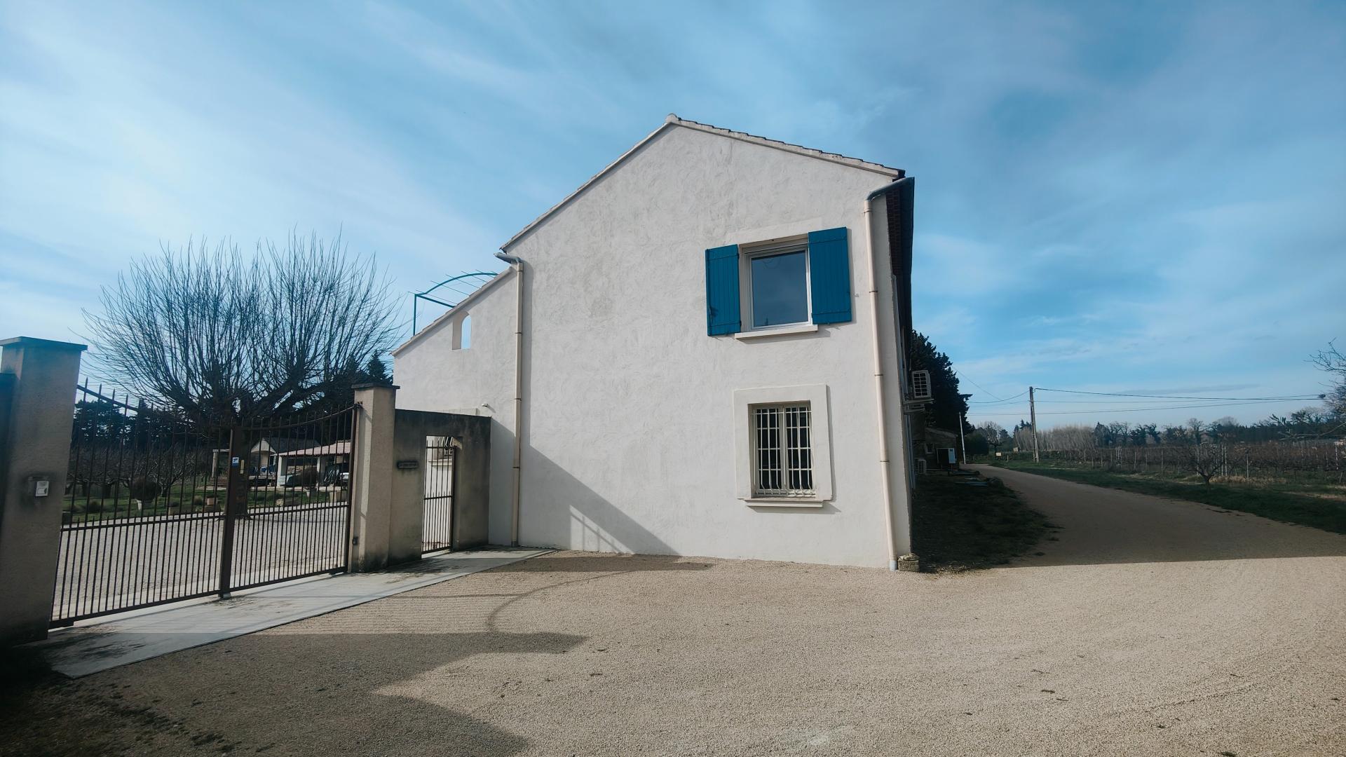 Photo 2 of the listing.