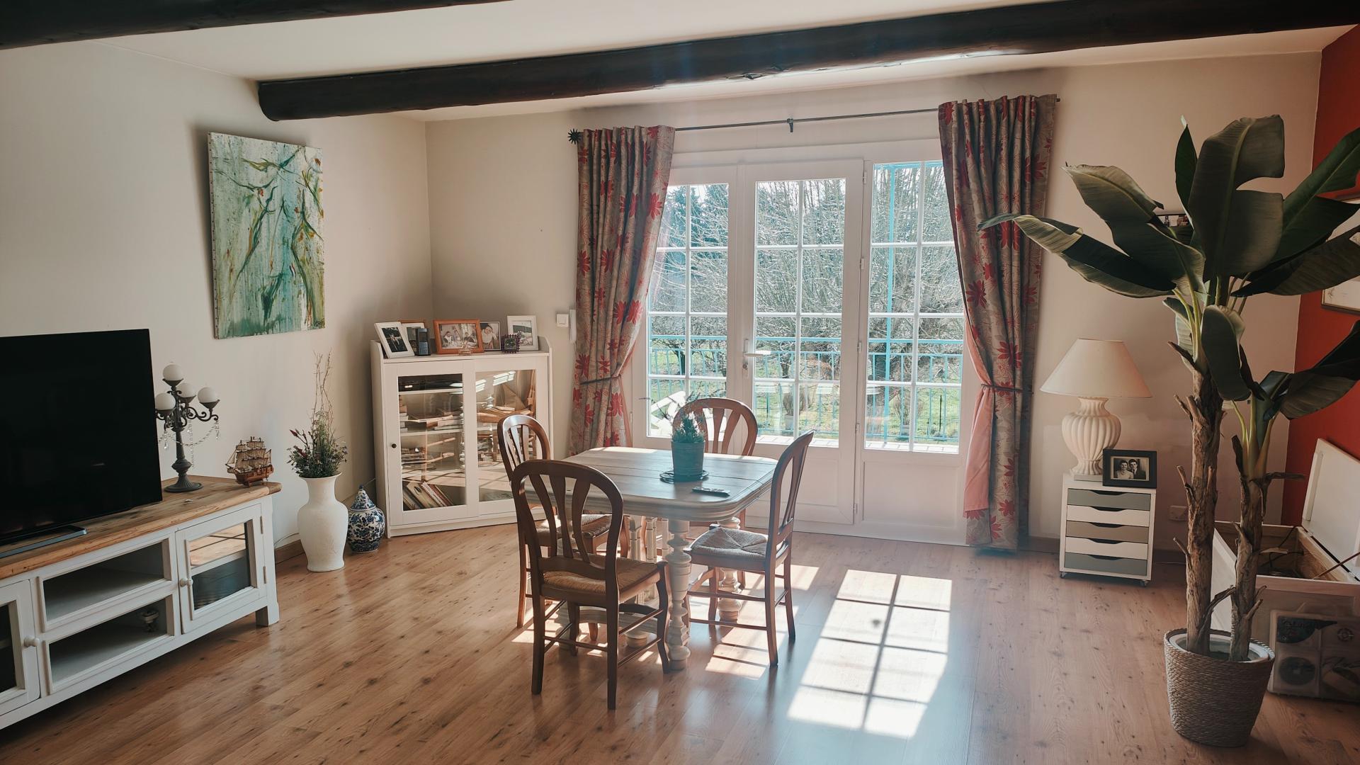 Photo 6 of the listing.