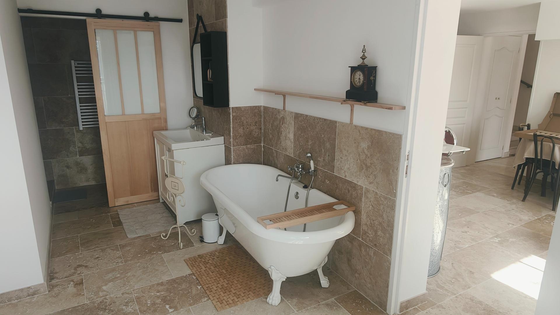 Photo 10 of the listing.