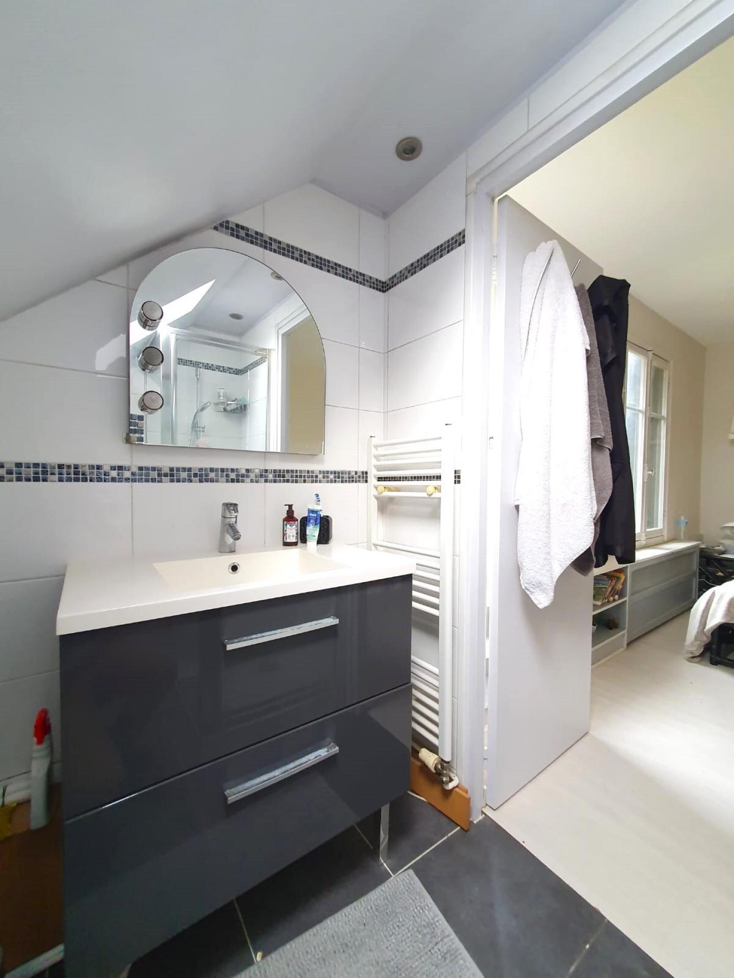 Photo 11 of the listing.