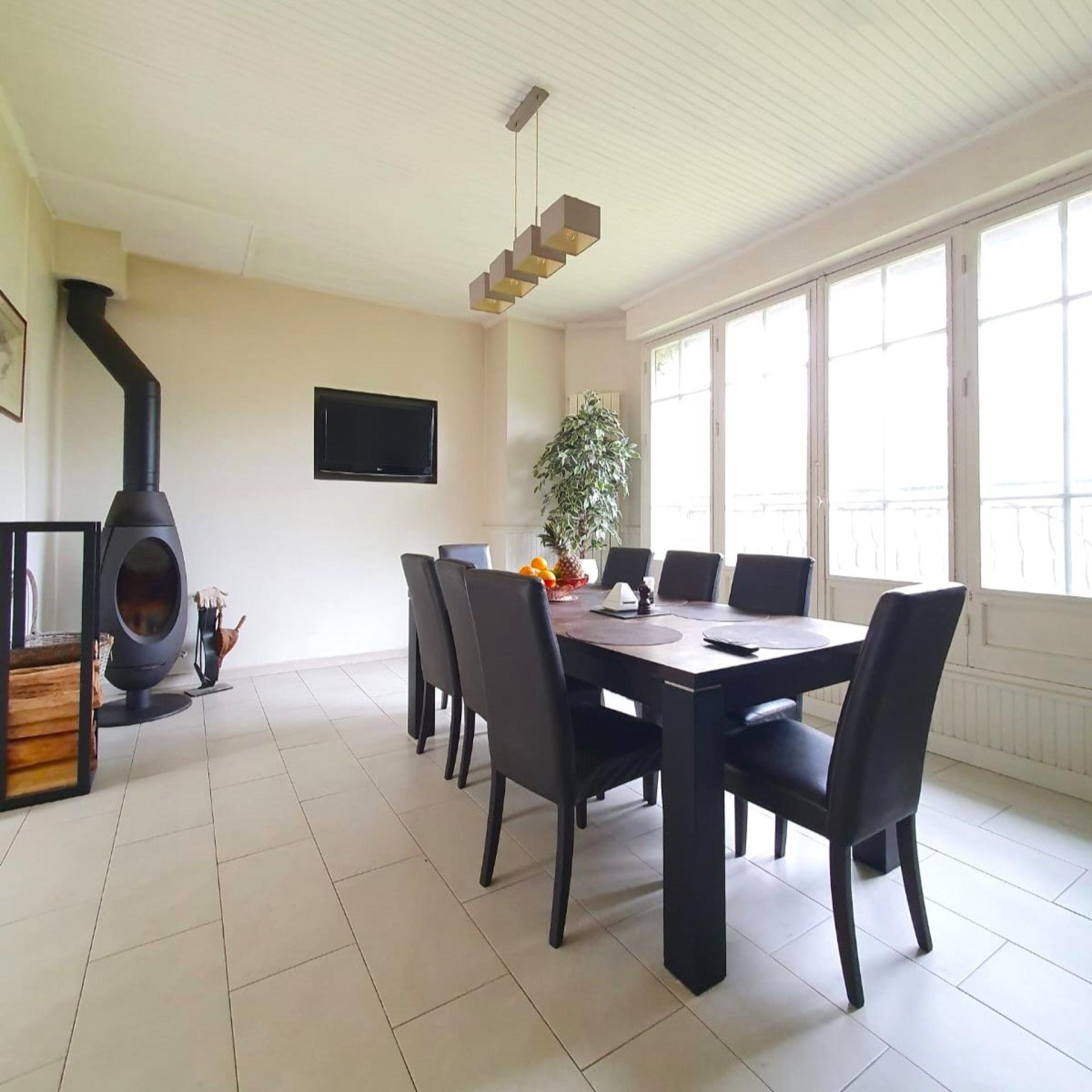 Photo 3 of the listing.