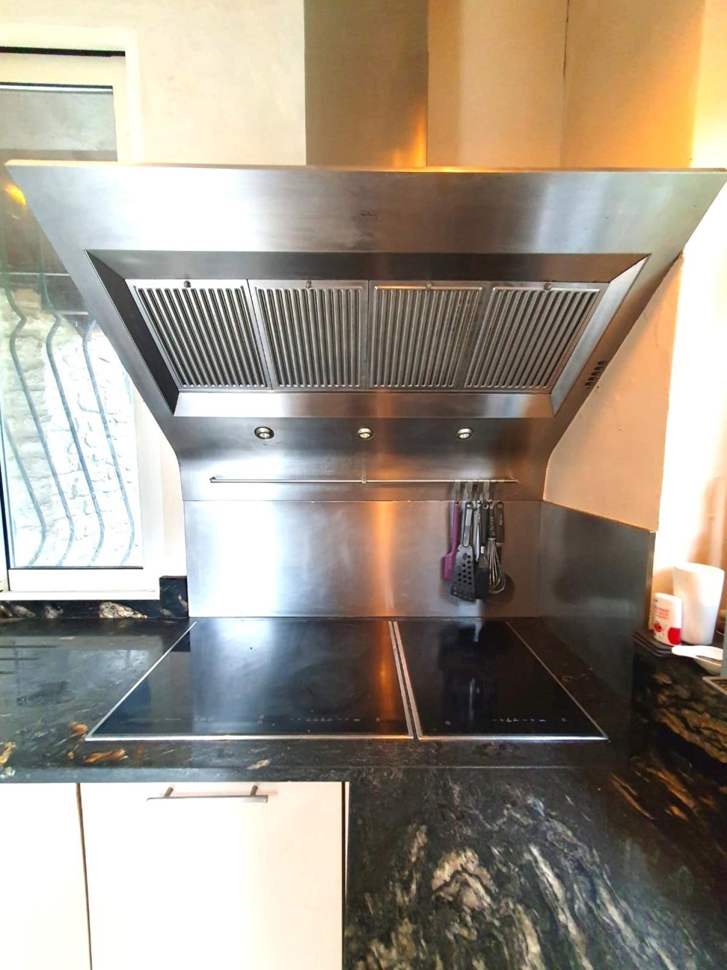 Photo 6 of the listing.