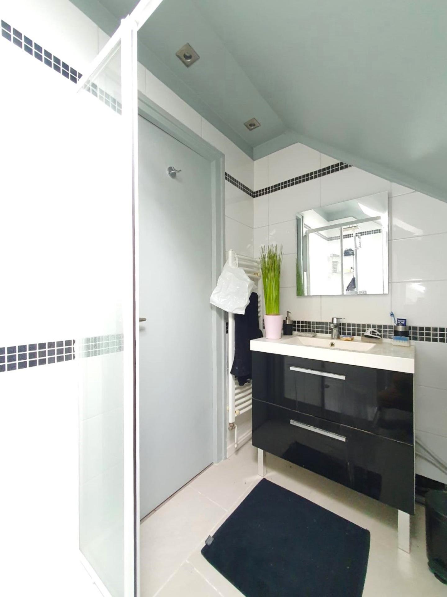 Photo 13 of the listing.