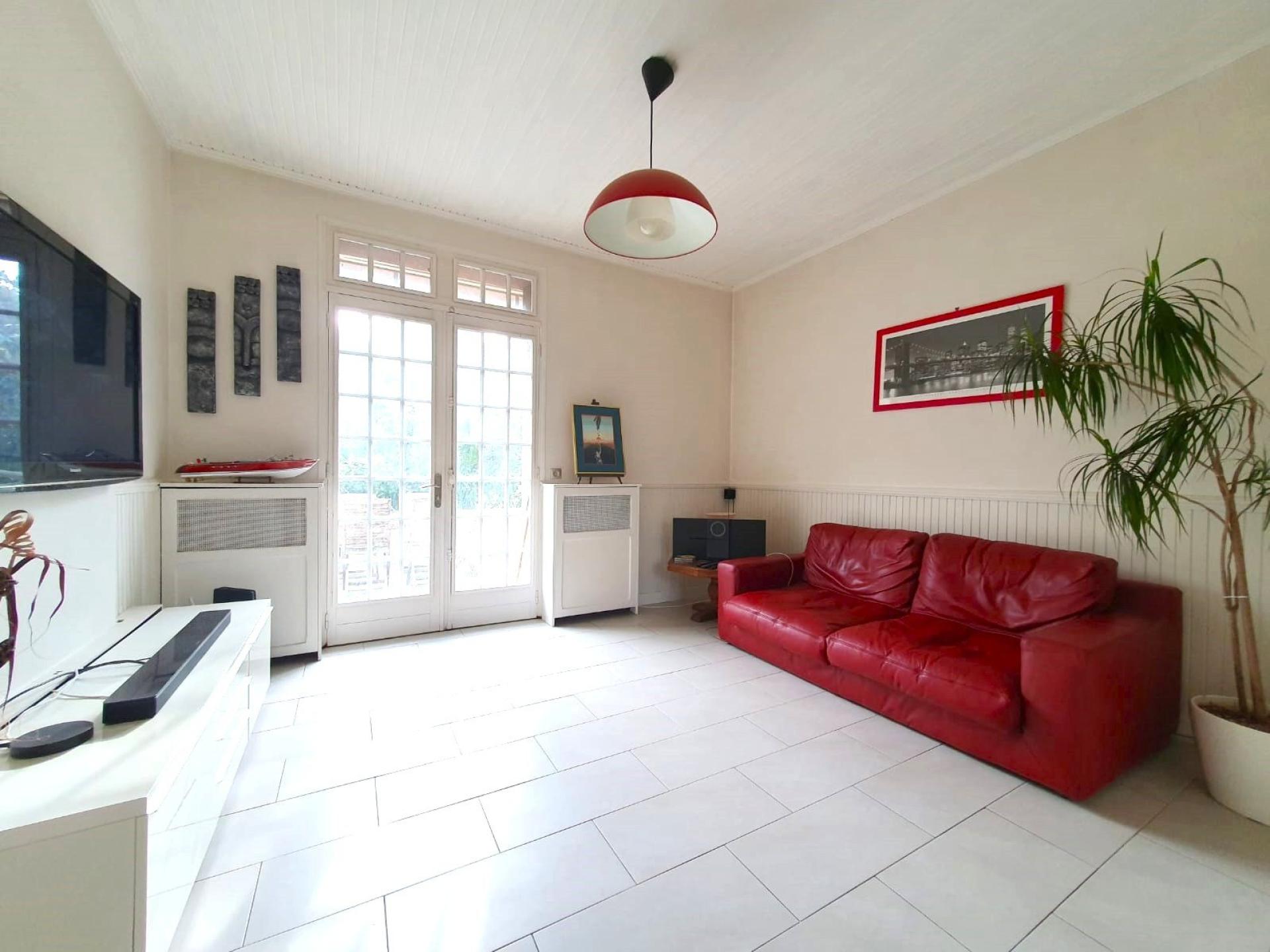 Photo 4 of the listing.