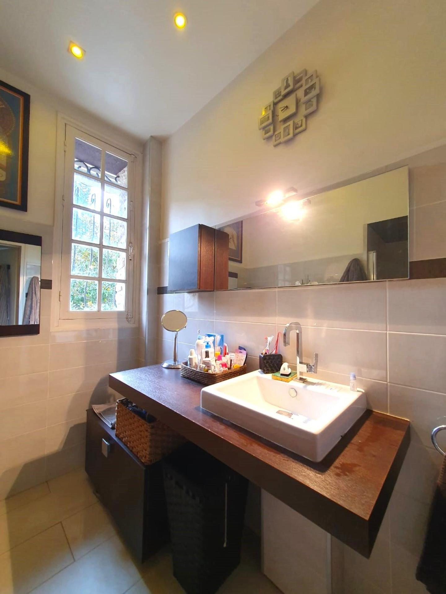 Photo 7 of the listing.