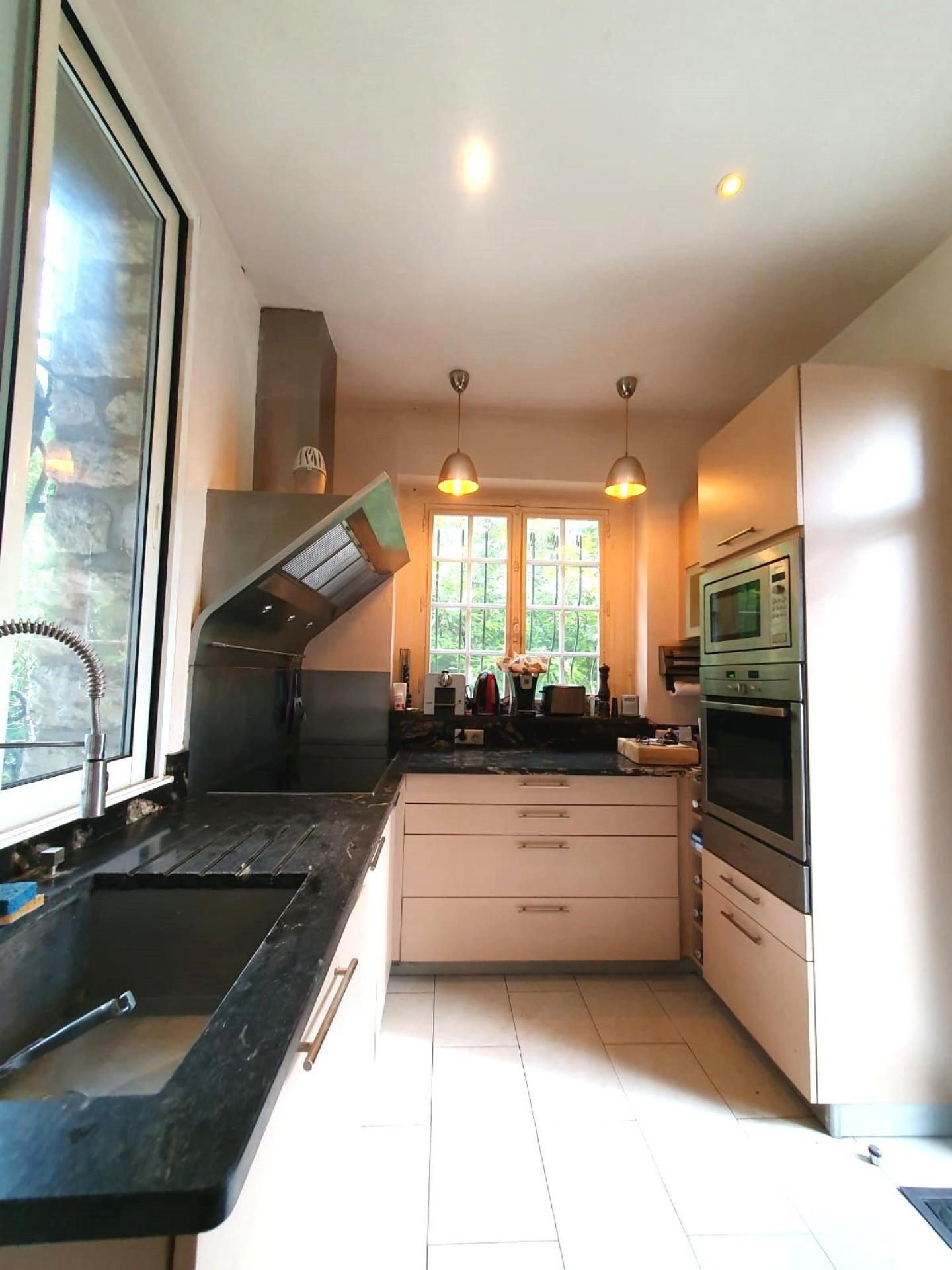 Photo 5 of the listing.